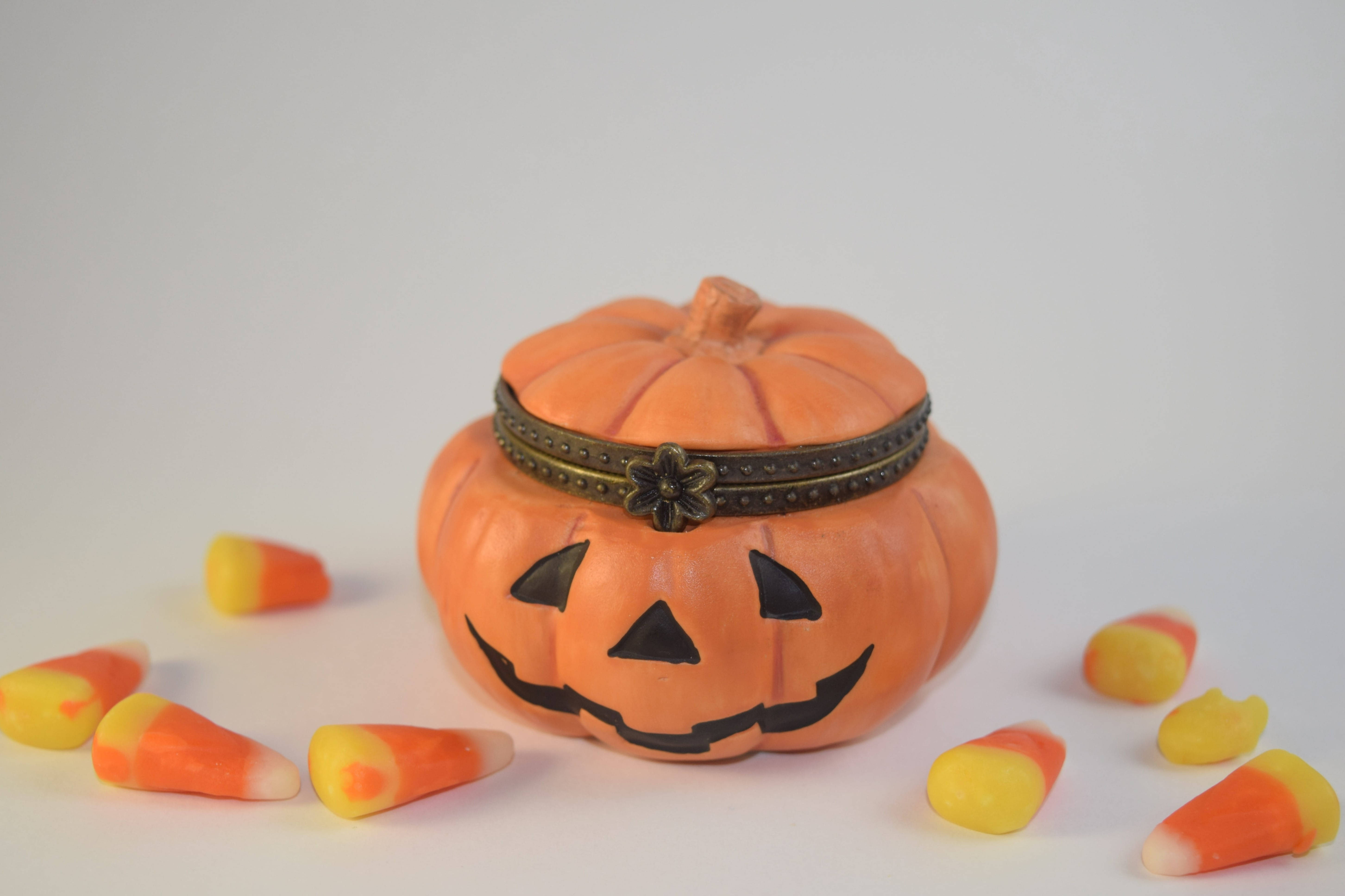 Сладък буркан за Halloween бонбони Тапет