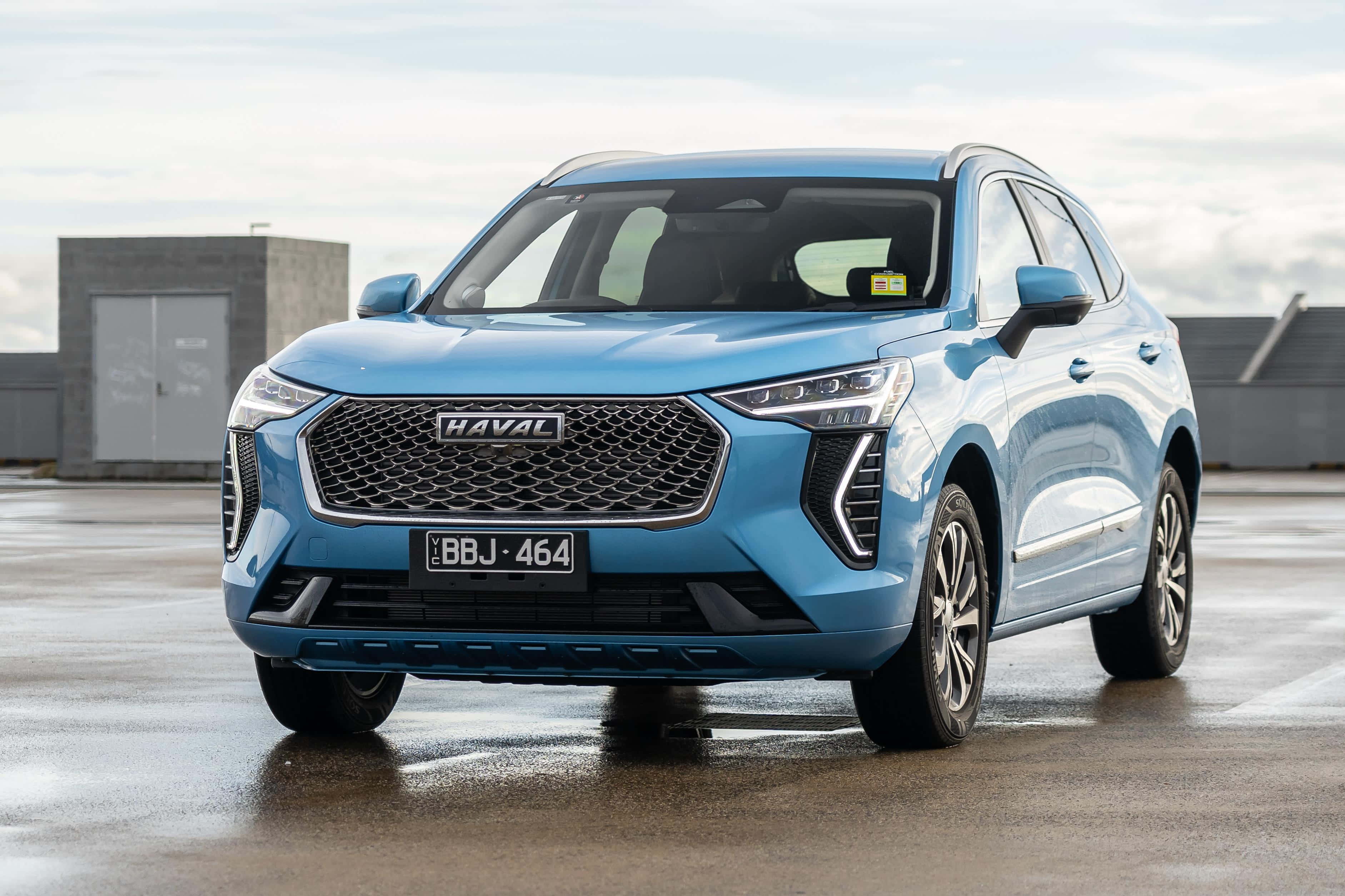 Увличающ Haval SUV в пустинно приключение Тапет