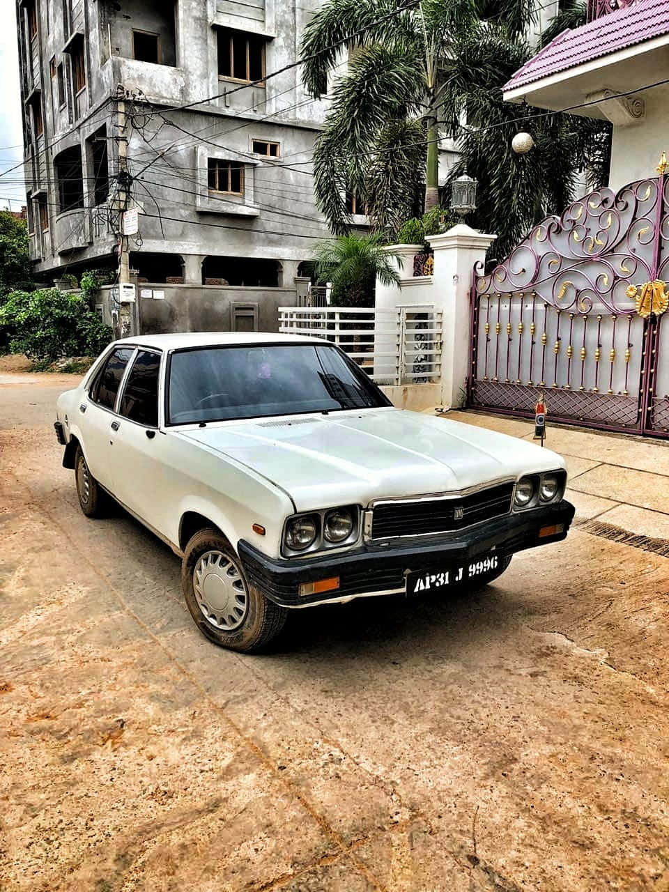 Винтажен автомобил Hindustan Motors Ambassador Тапет