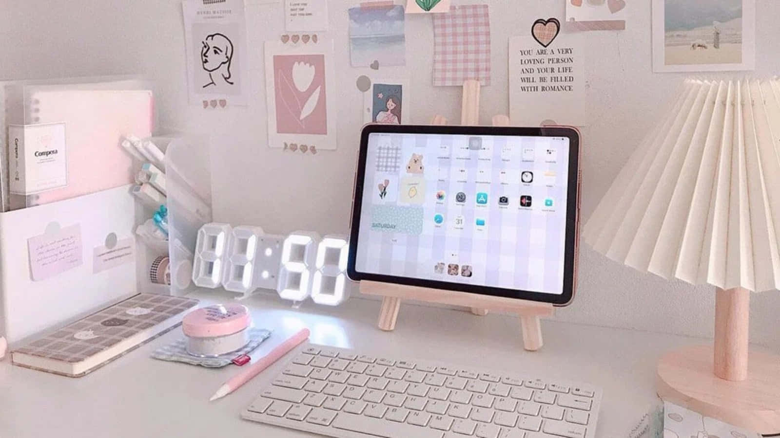 Естетичен iPad за модерно работно пространство Тапет