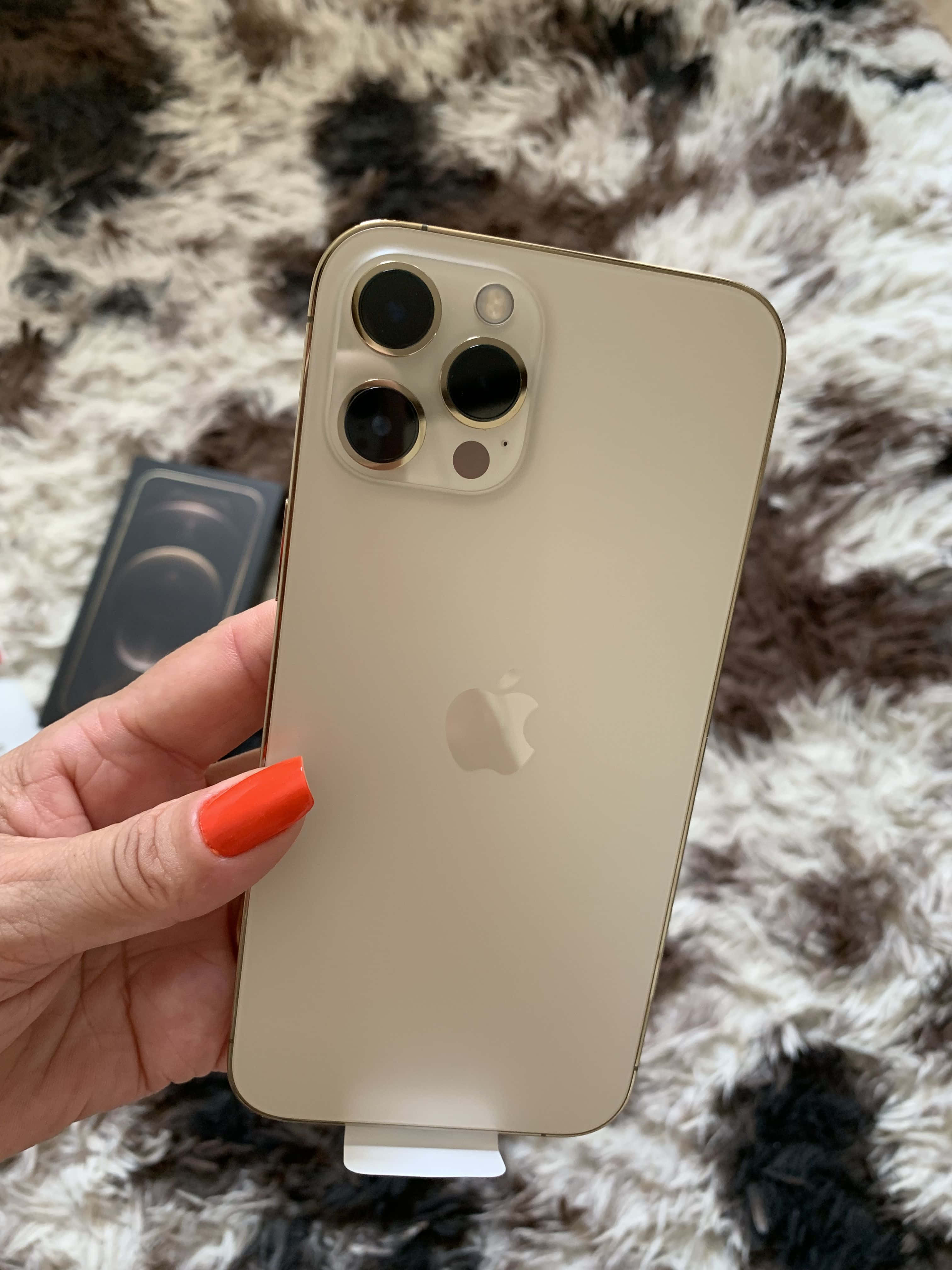 снимки от iPhone 12 Тапет