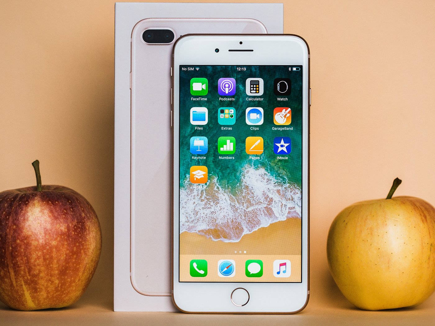 iPhone 8 с ябълки Тапет