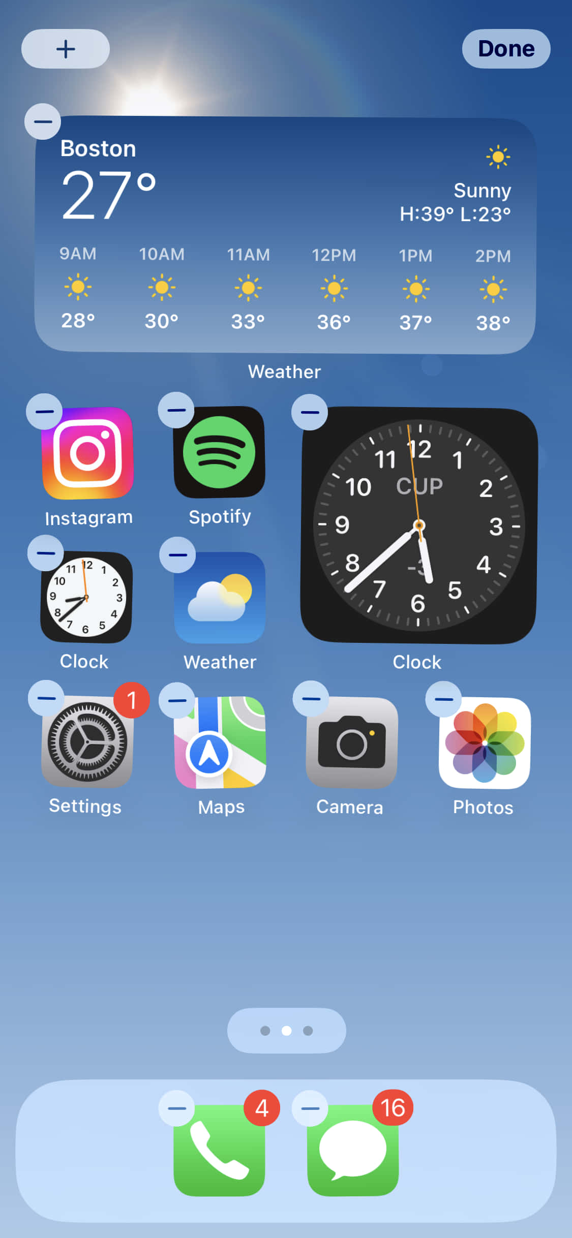 екранна снимка на iPhone с часовник и други икони Тапет