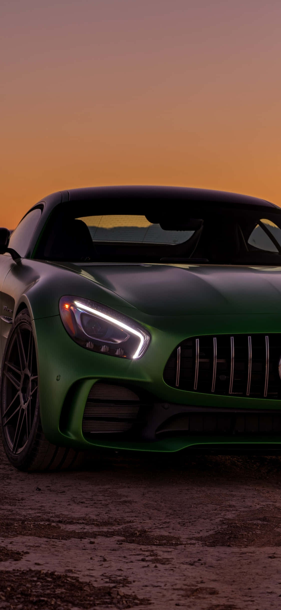Фон за iPhone X AMG GT-R зелен Mercedez AMG Тапет