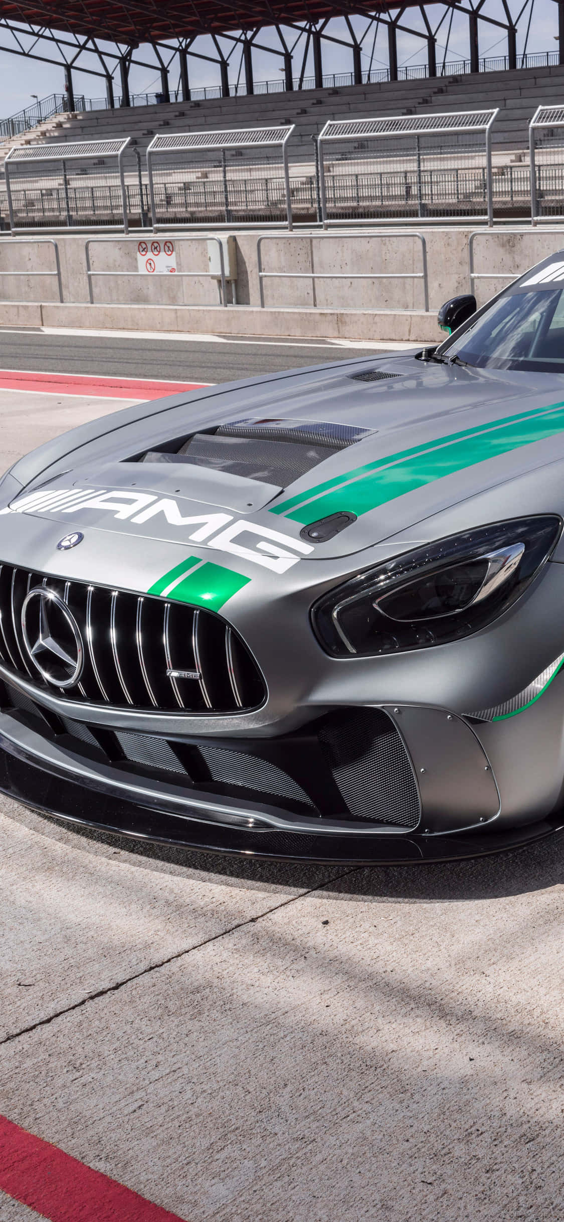 Фон за iPhone X с AMG GT-R – сребрист AMG GT4 Тапет