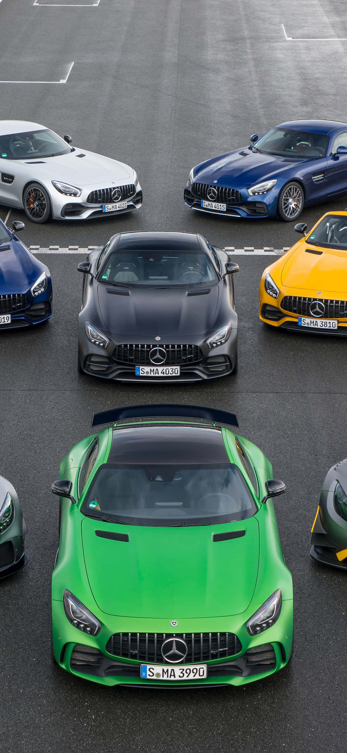 Елегантен тапет за iPhone X с AMG GT-R Тапет