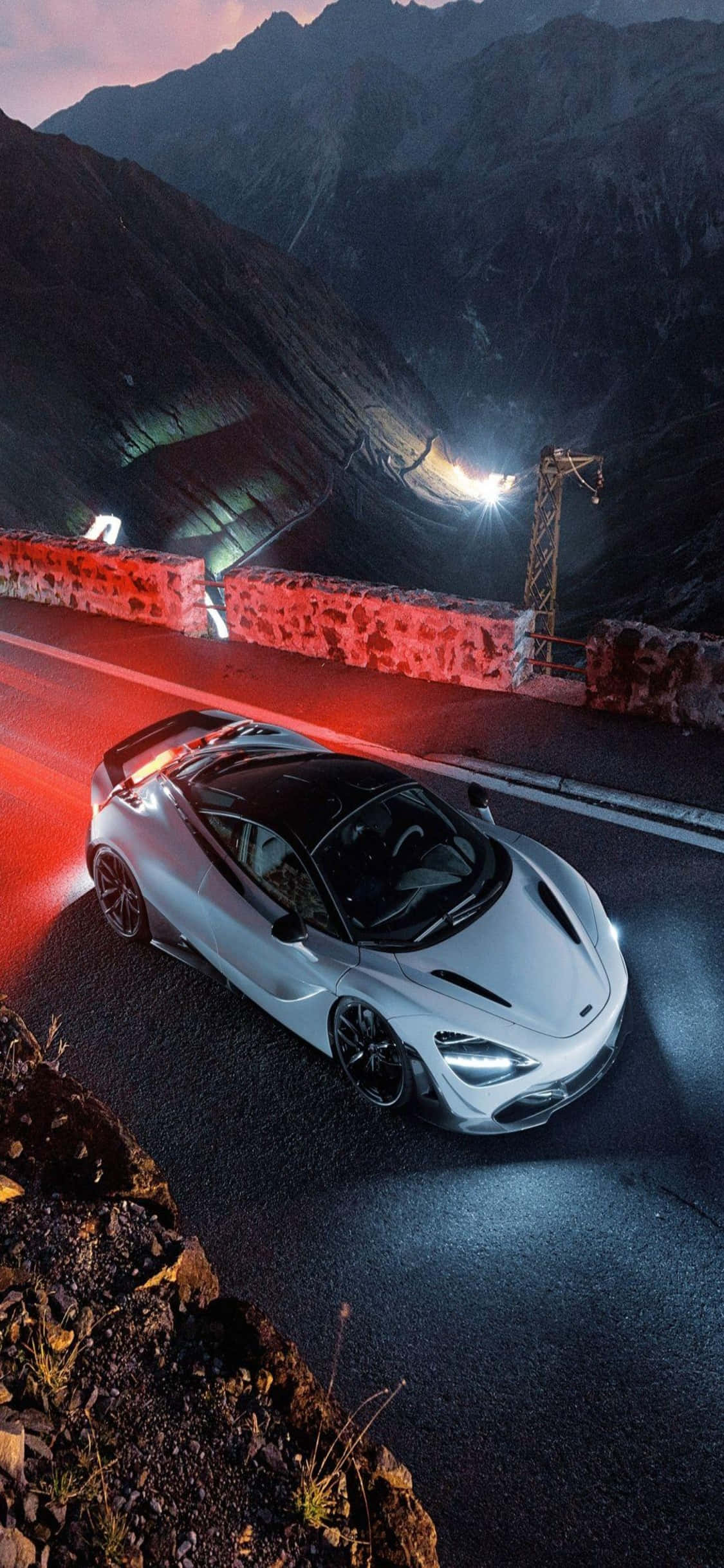 iPhone X Mclaren 720s бяла кола фон Тапет