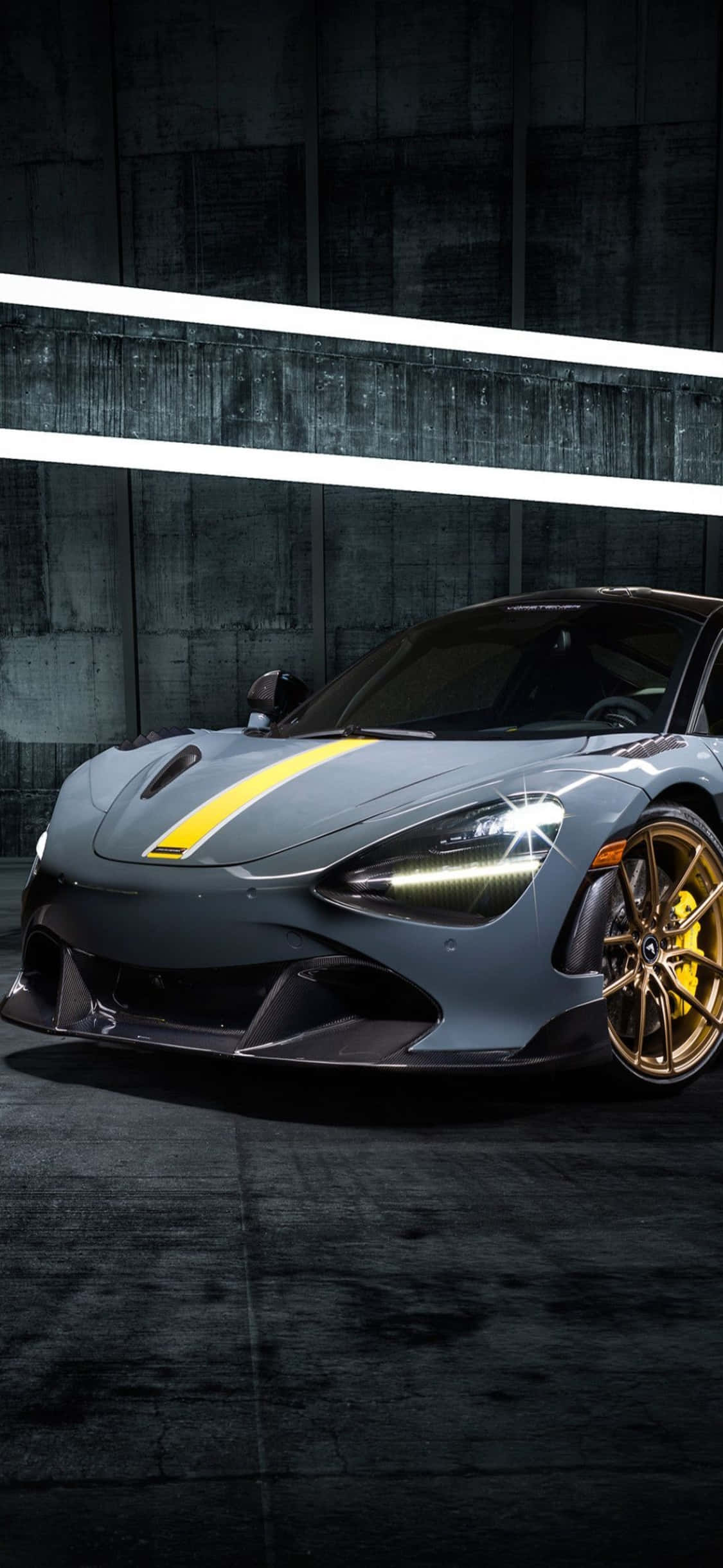 Пътуй в стил с iPhone Xs и McLaren 720s Тапет
