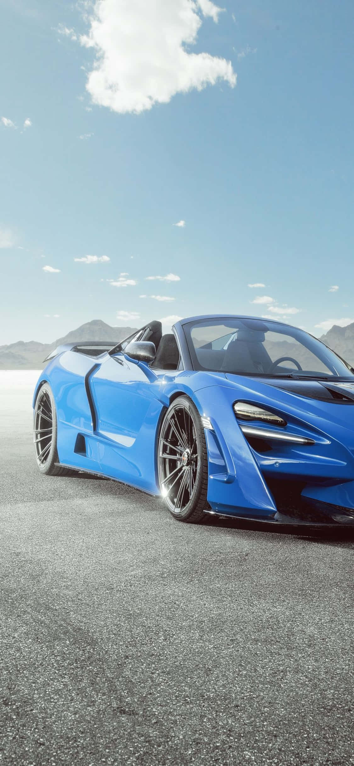 Круиз по улицам със стил с iPhone Xs McLaren 720s Тапет