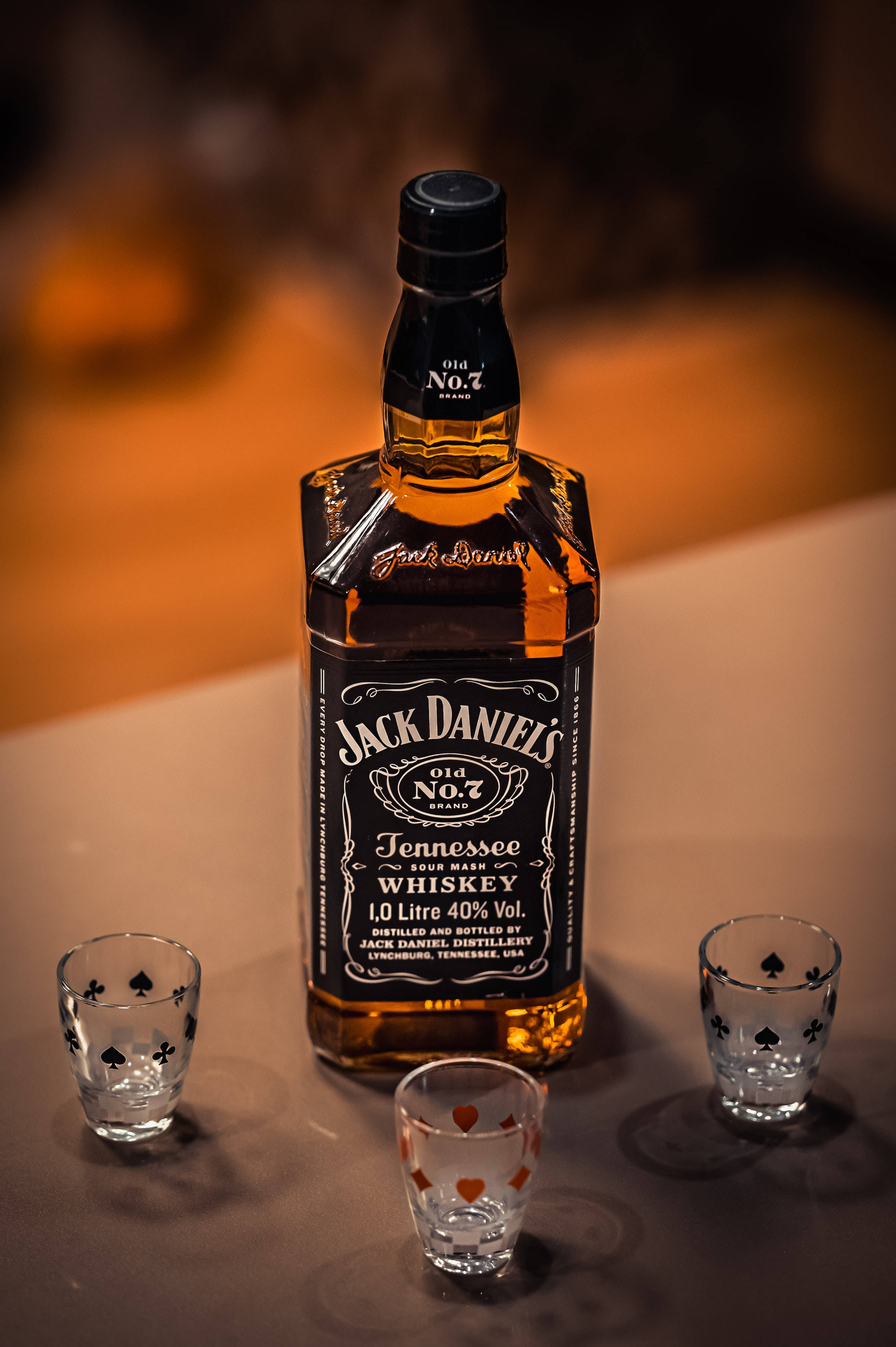 Бутилка Уиски Jack Daniels с Шот Чаши Тапет