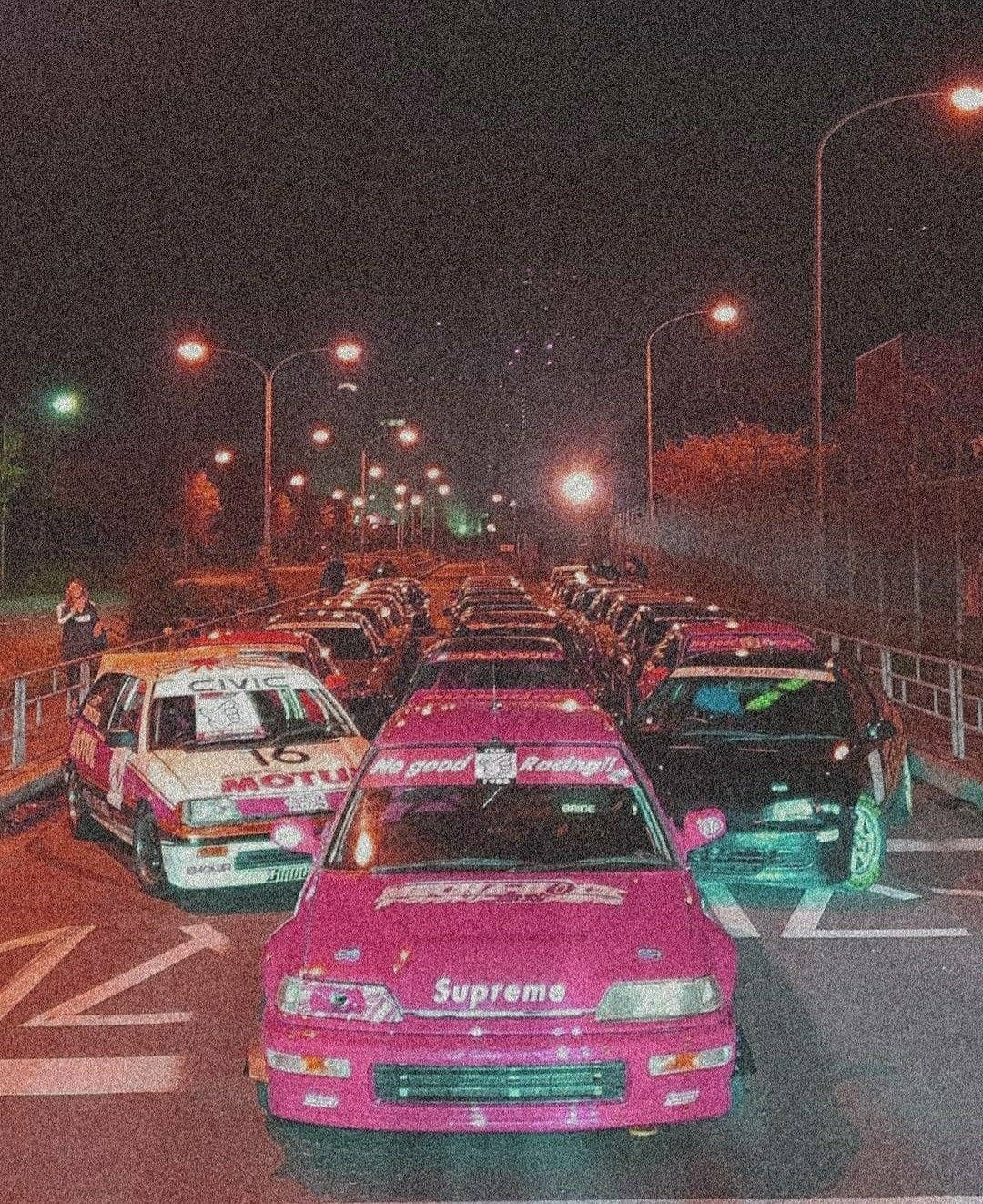 Зърнисти JDM автомобили през нощ Тапет