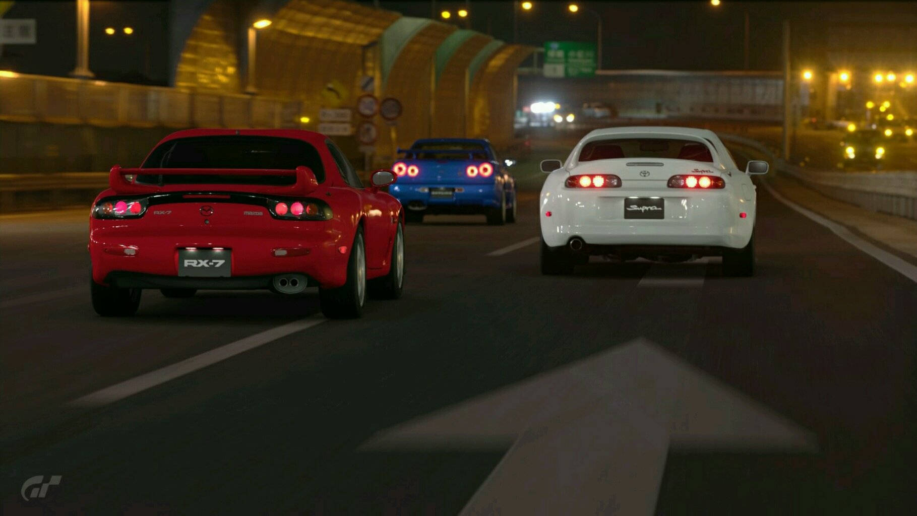 JDM автомобили на път през нощ Тапет