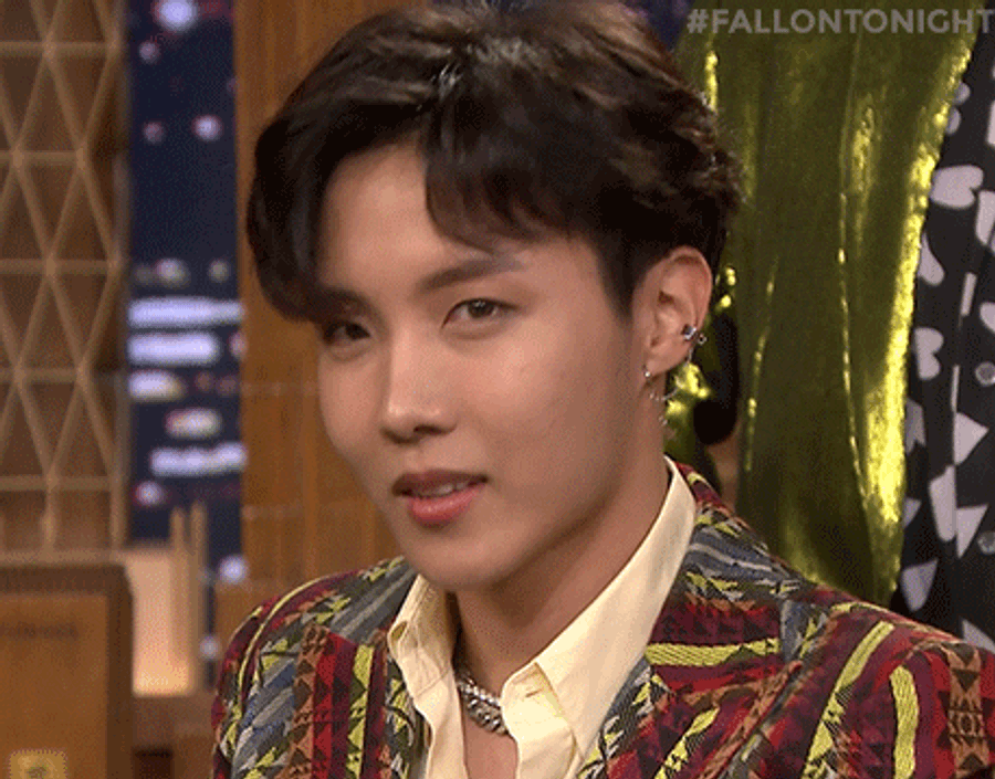 JHope от BTS излъчва чар в ежедневно облекло Тапет