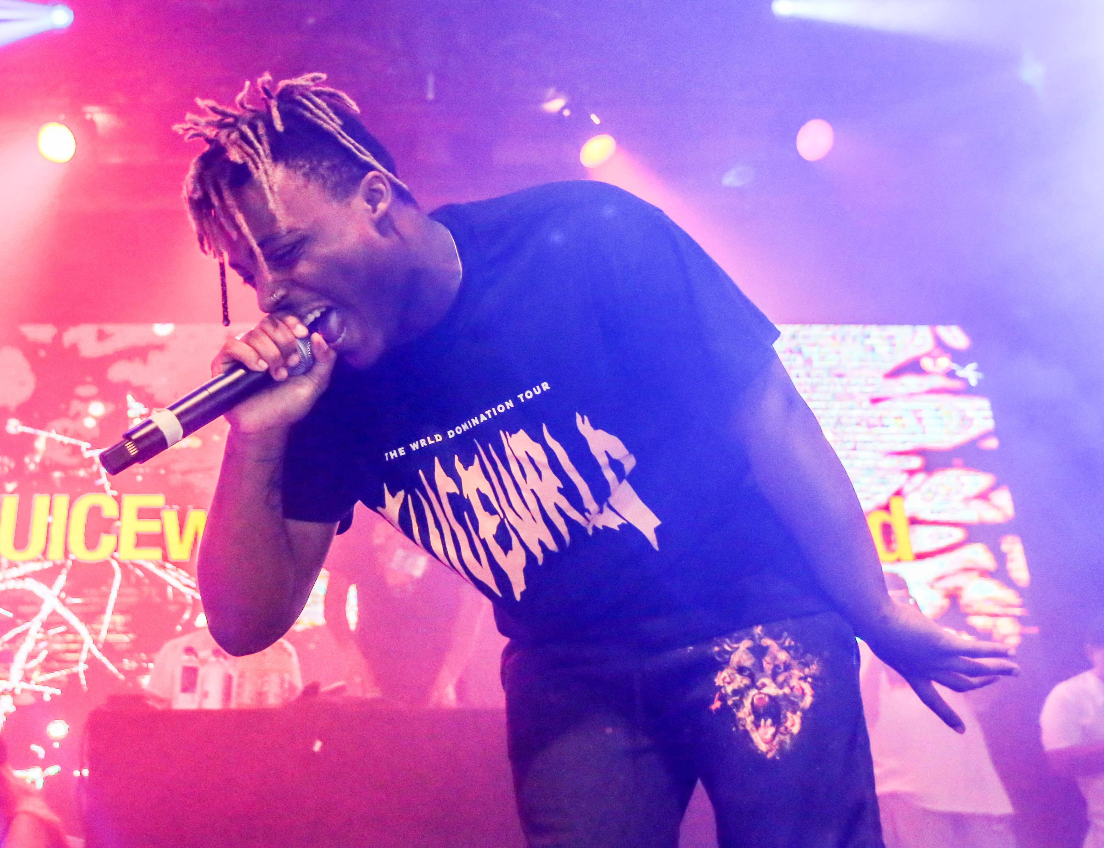 Juice Wrld на сцена 4K Тапет