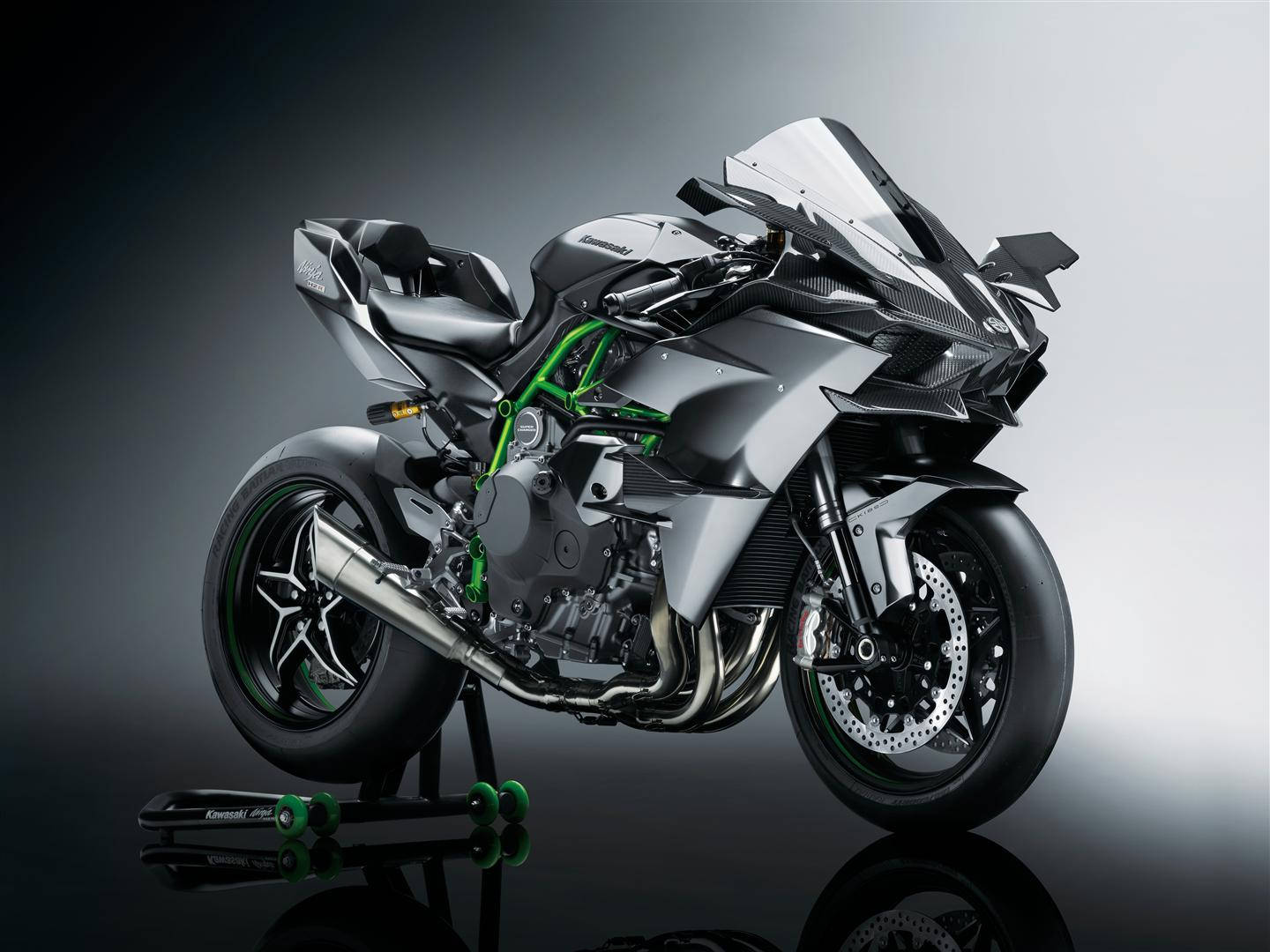 Черен Kawasaki H2r с футуристичен дизайн Тапет