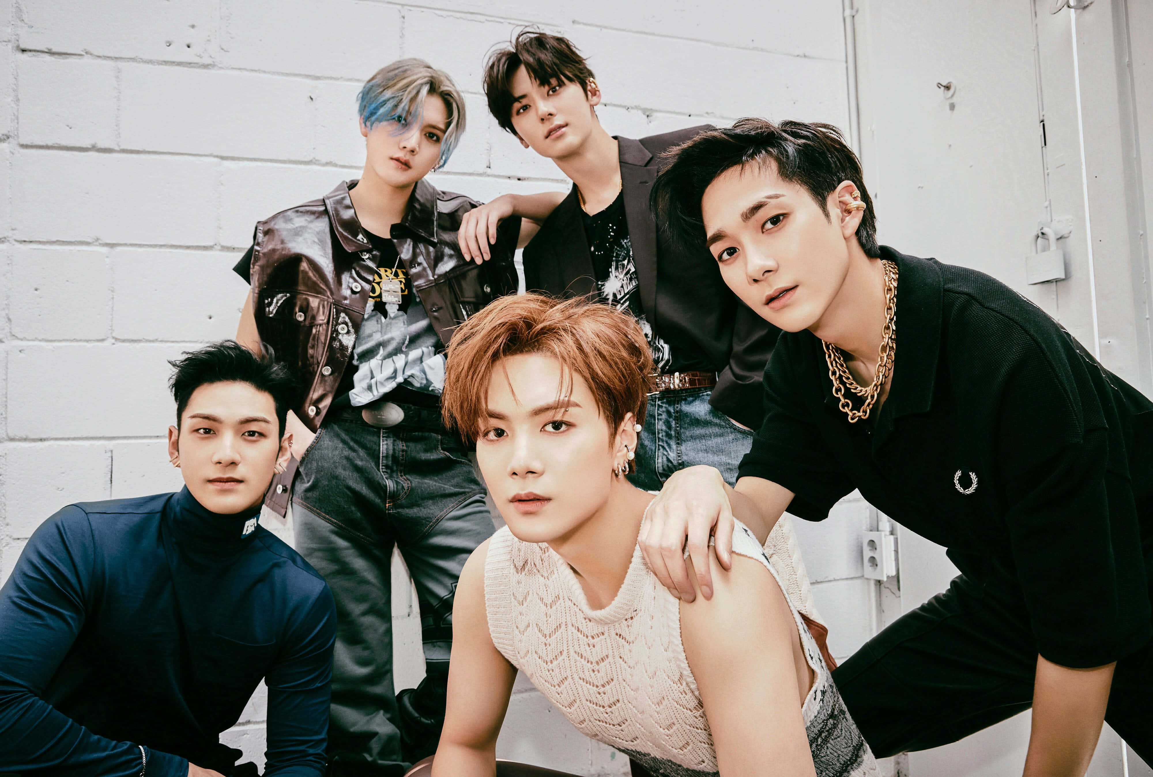 Готичен Kpop Boy Group Nuest Тапет
