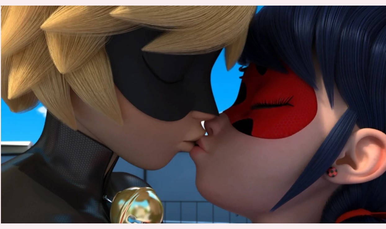 Ladybug и Cat Noir се целуват романтично Тапет