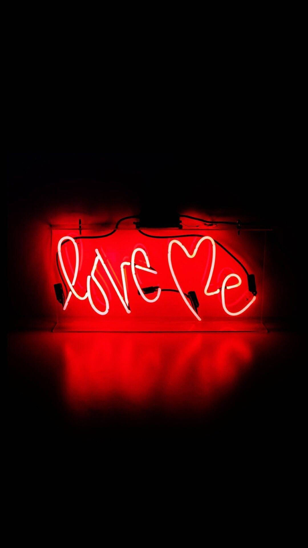 Червена неонова естетика Love Me Тапет
