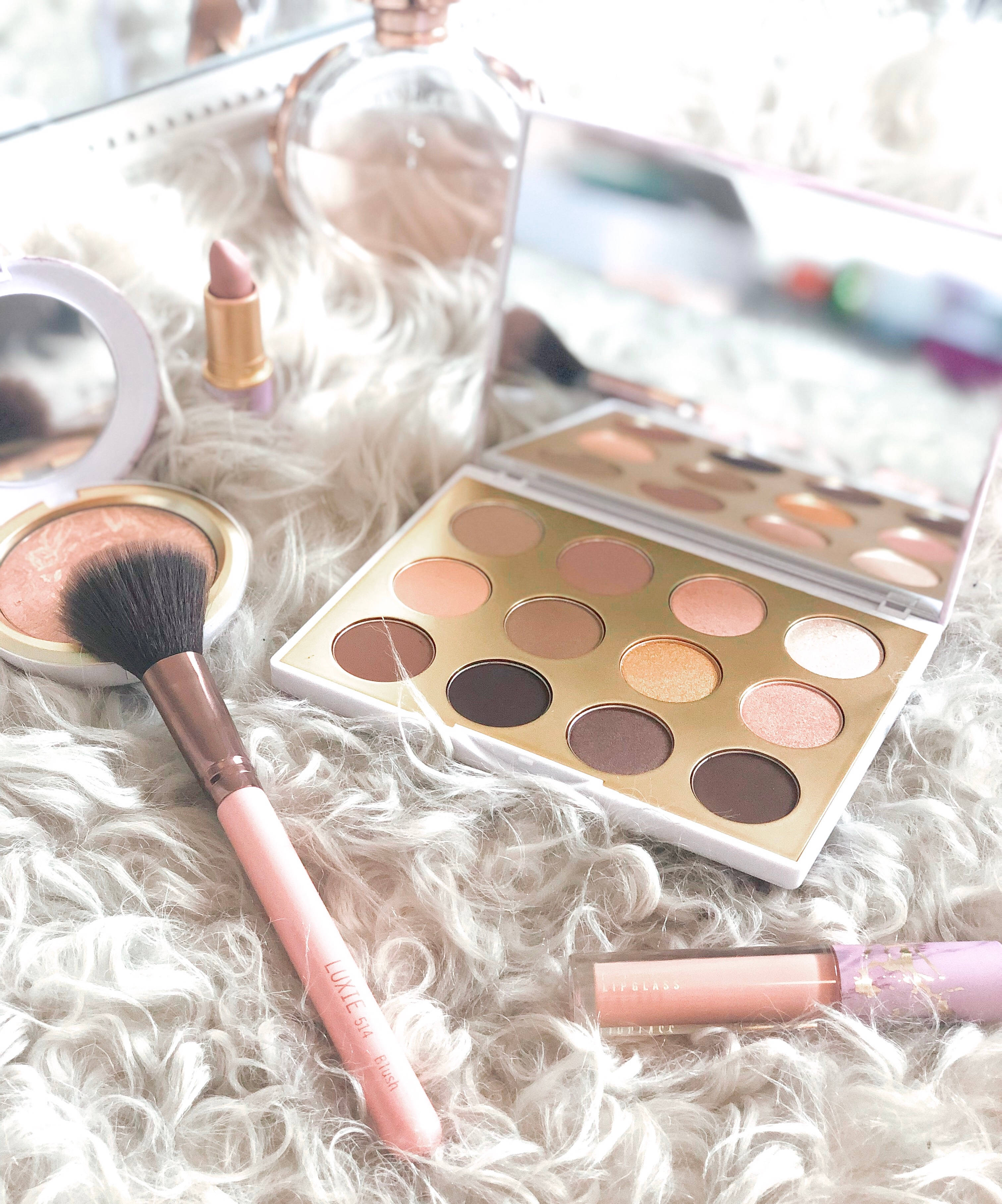 Mac Cosmetics Snow Ball Тапет