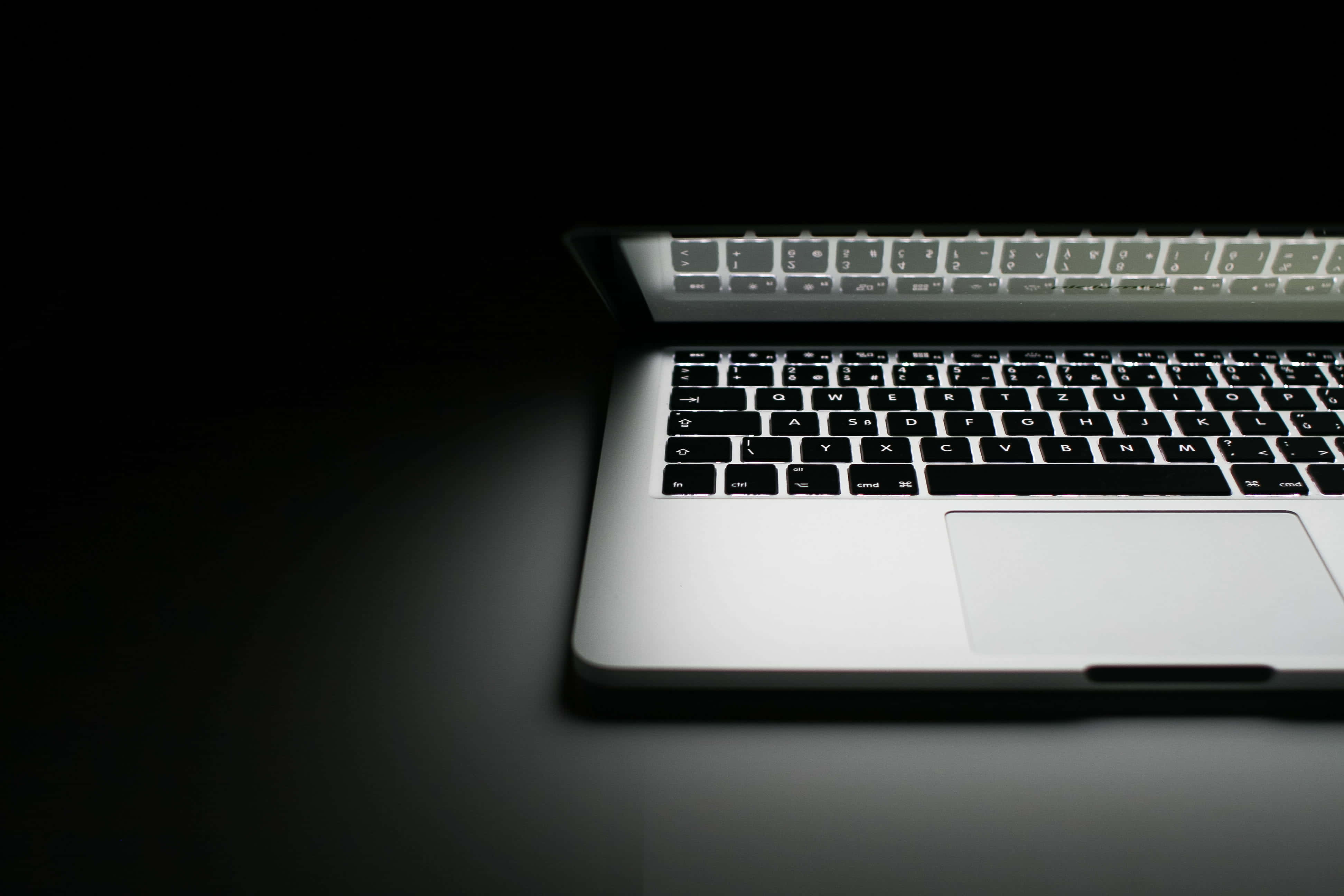 Естетичен MacBook – Работете със стил Тапет