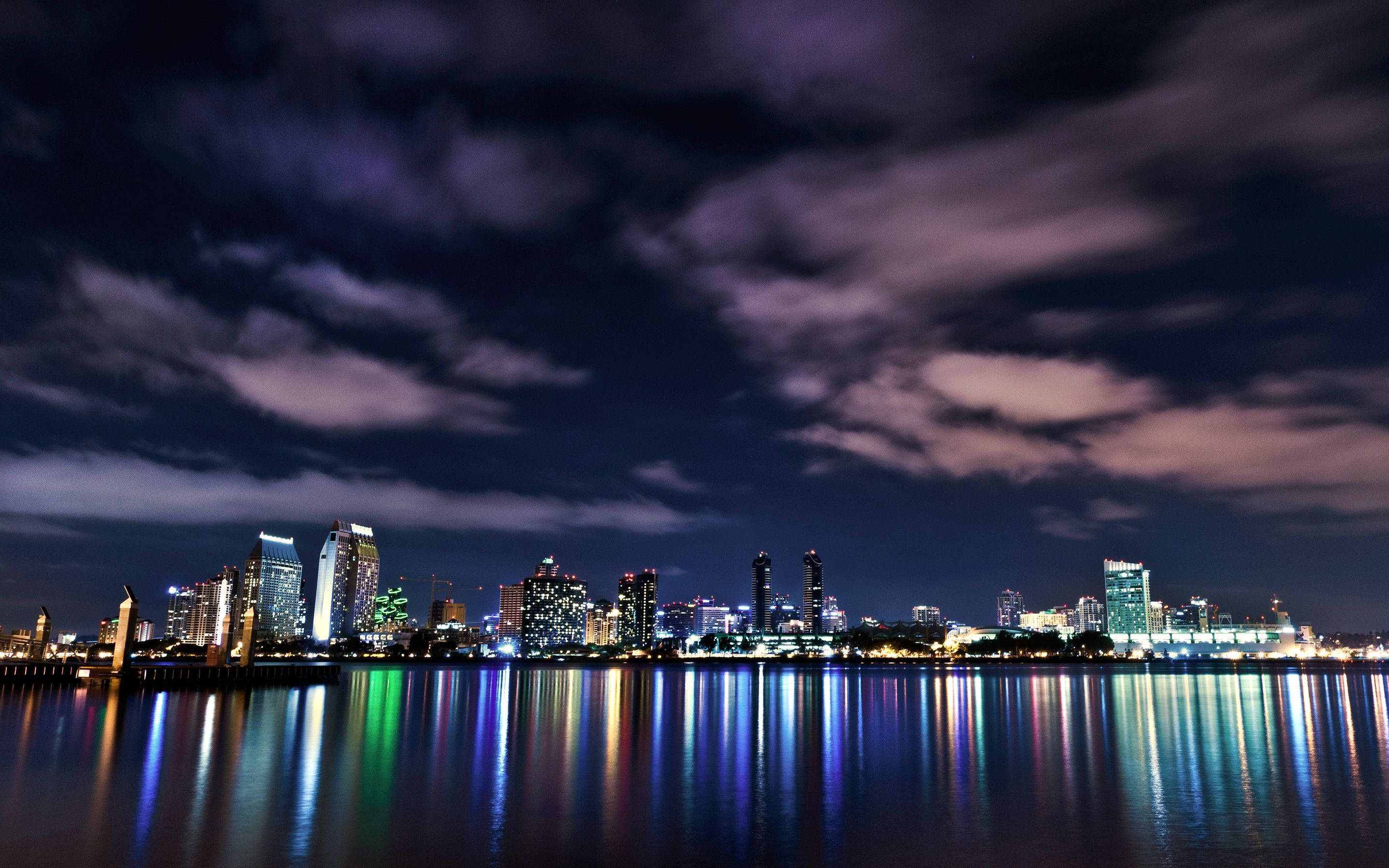 MacBook Pro Glowing Cityscape Тапет