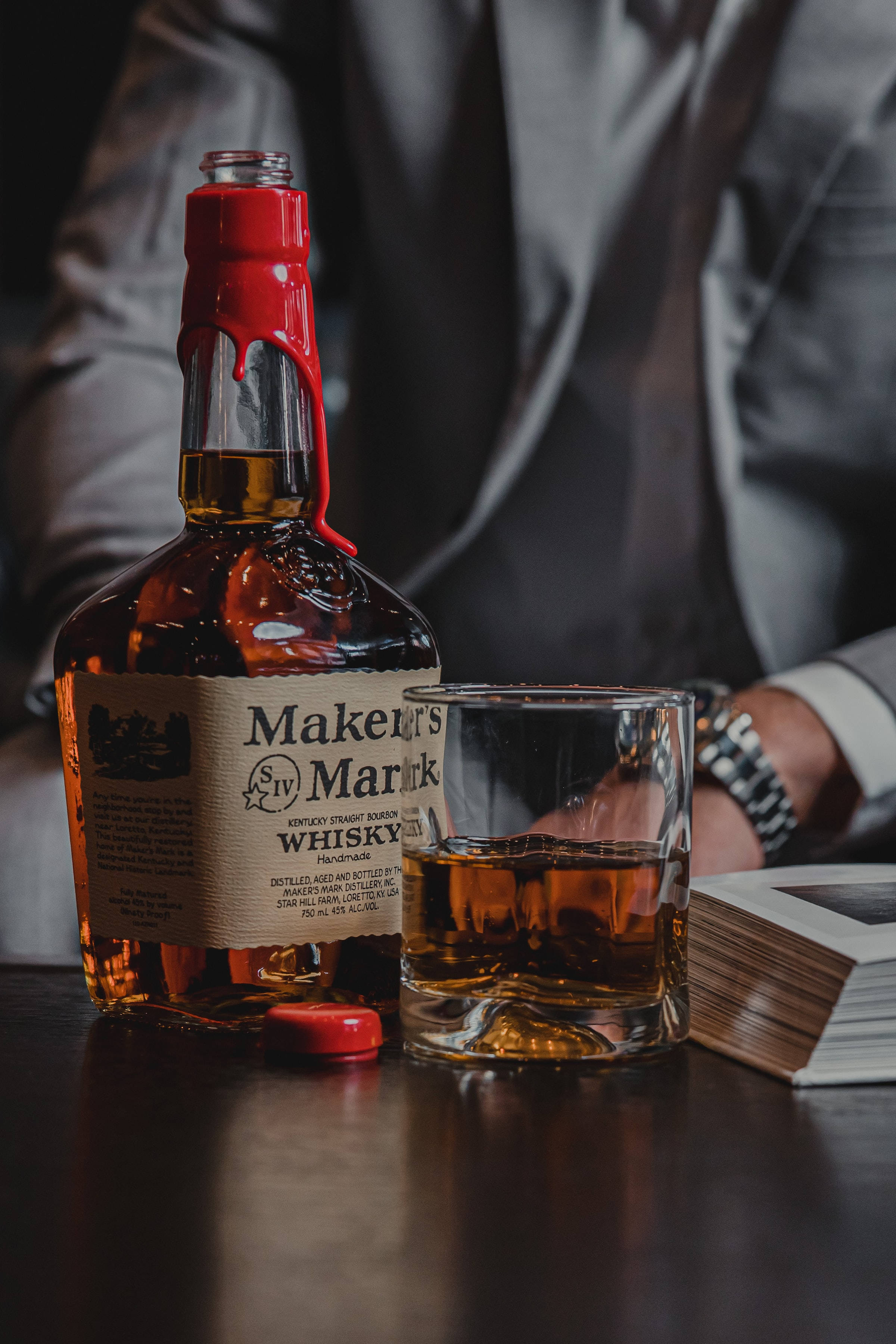 Надпис: Вкус на съвършенство - Maker's Mark Уиски Тапет