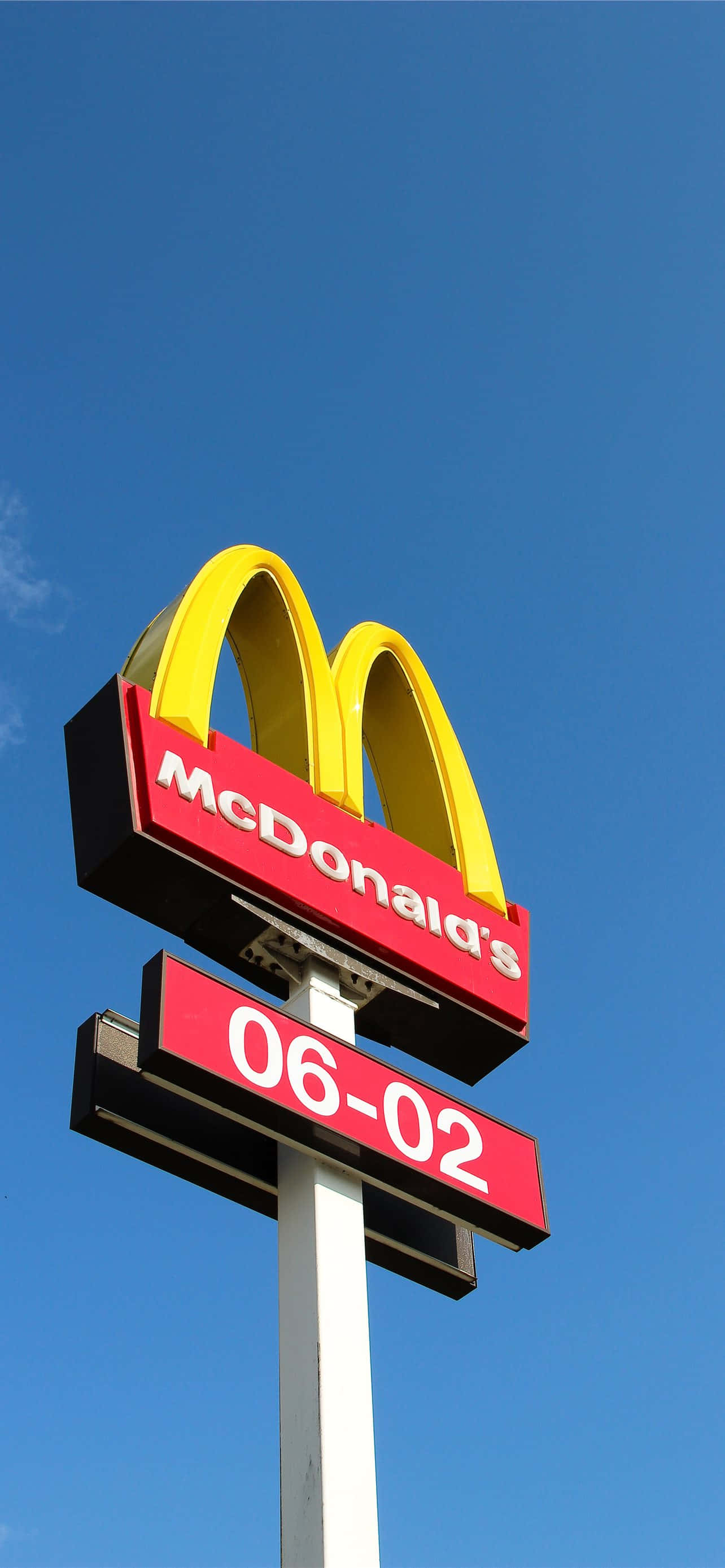 Наслаждайте се естетичен McDonald's и любимото ви ястие. Тапет