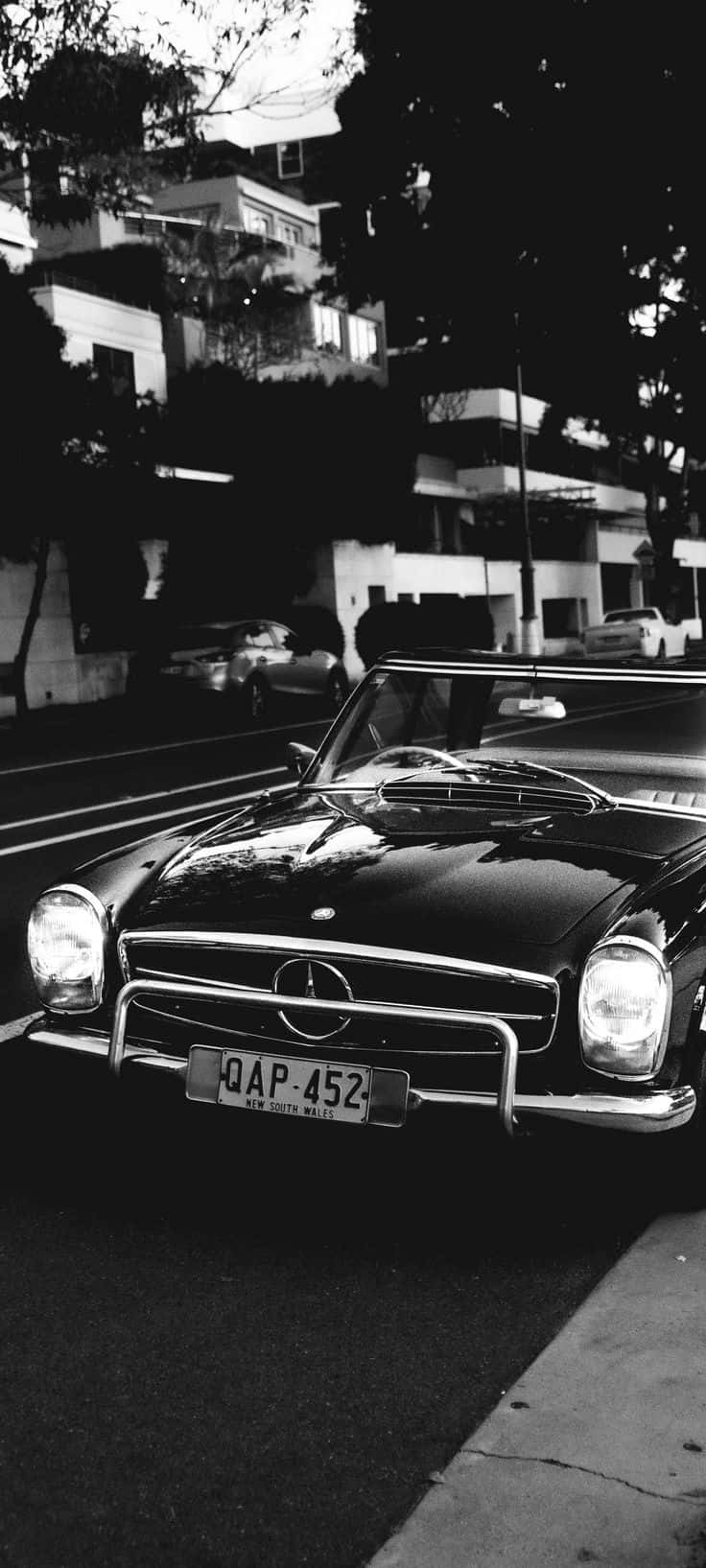 Черно-бял стар модел на кола Mercedes Тапет