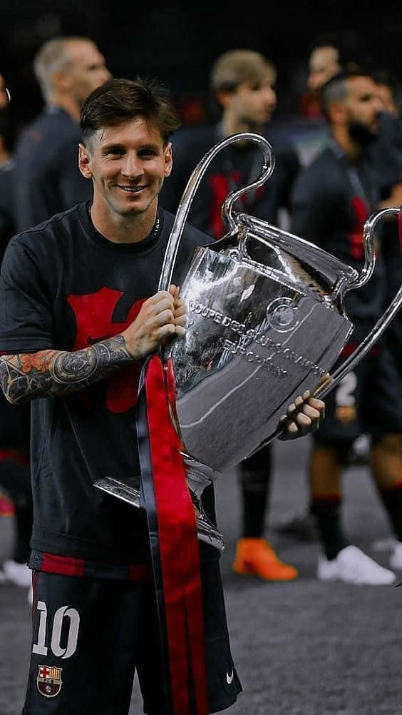 „Отключете потенциала си с новия Messi iPhone.“ Тапет