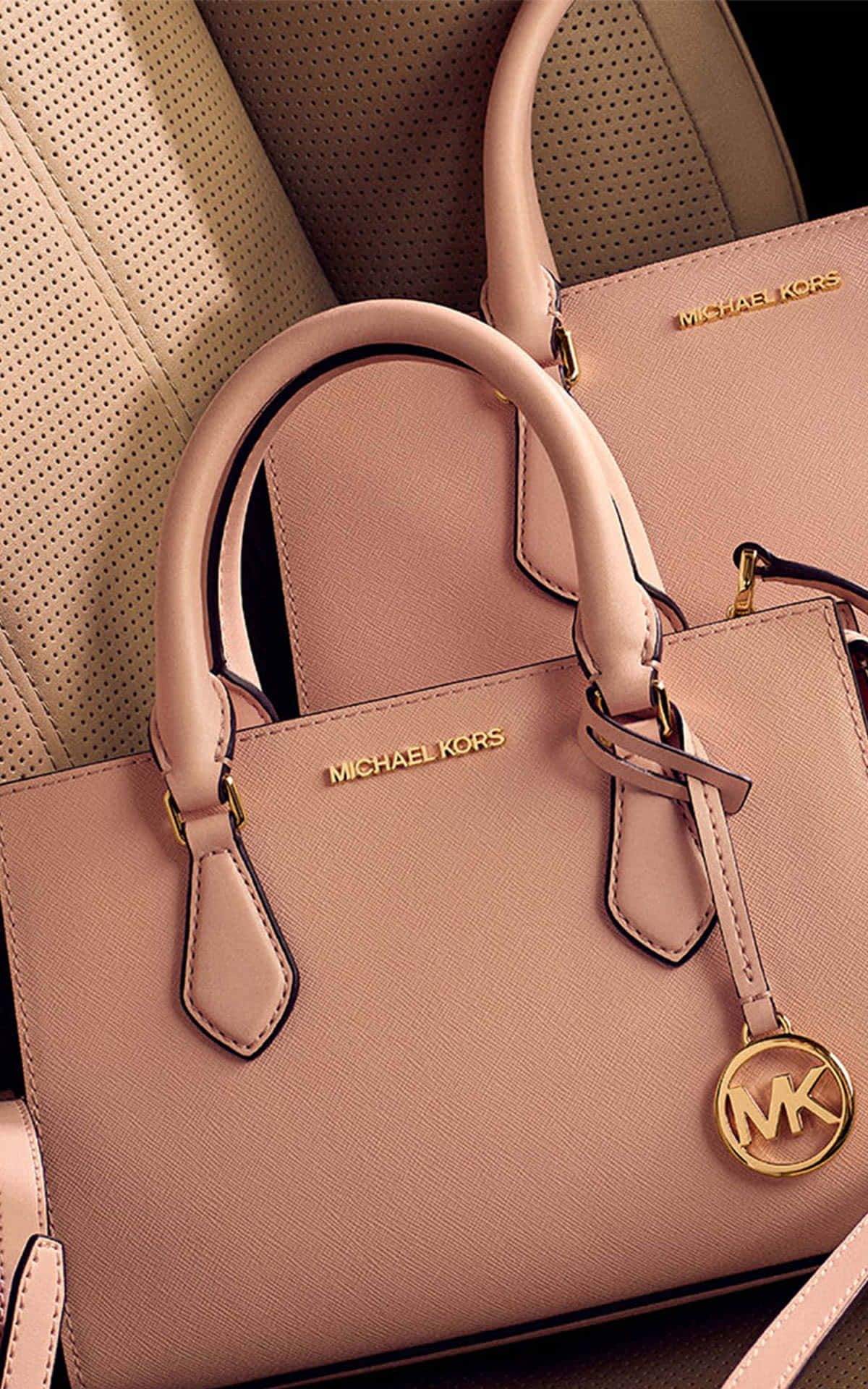 Найновите продукти от Michael Kors ще добавят стил на всяка гардероба. Тапет