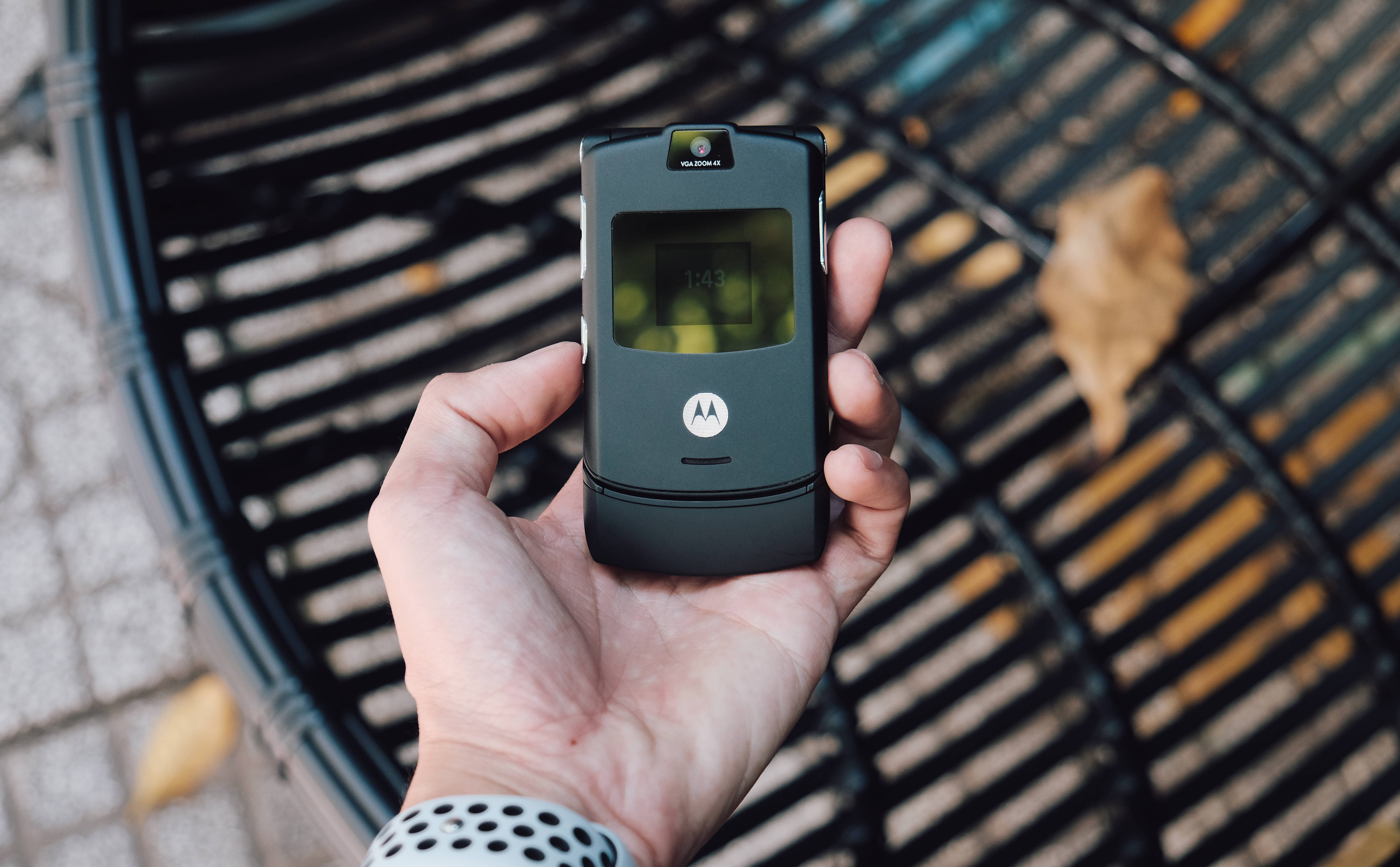Черен сгъваем Motorola Тапет
