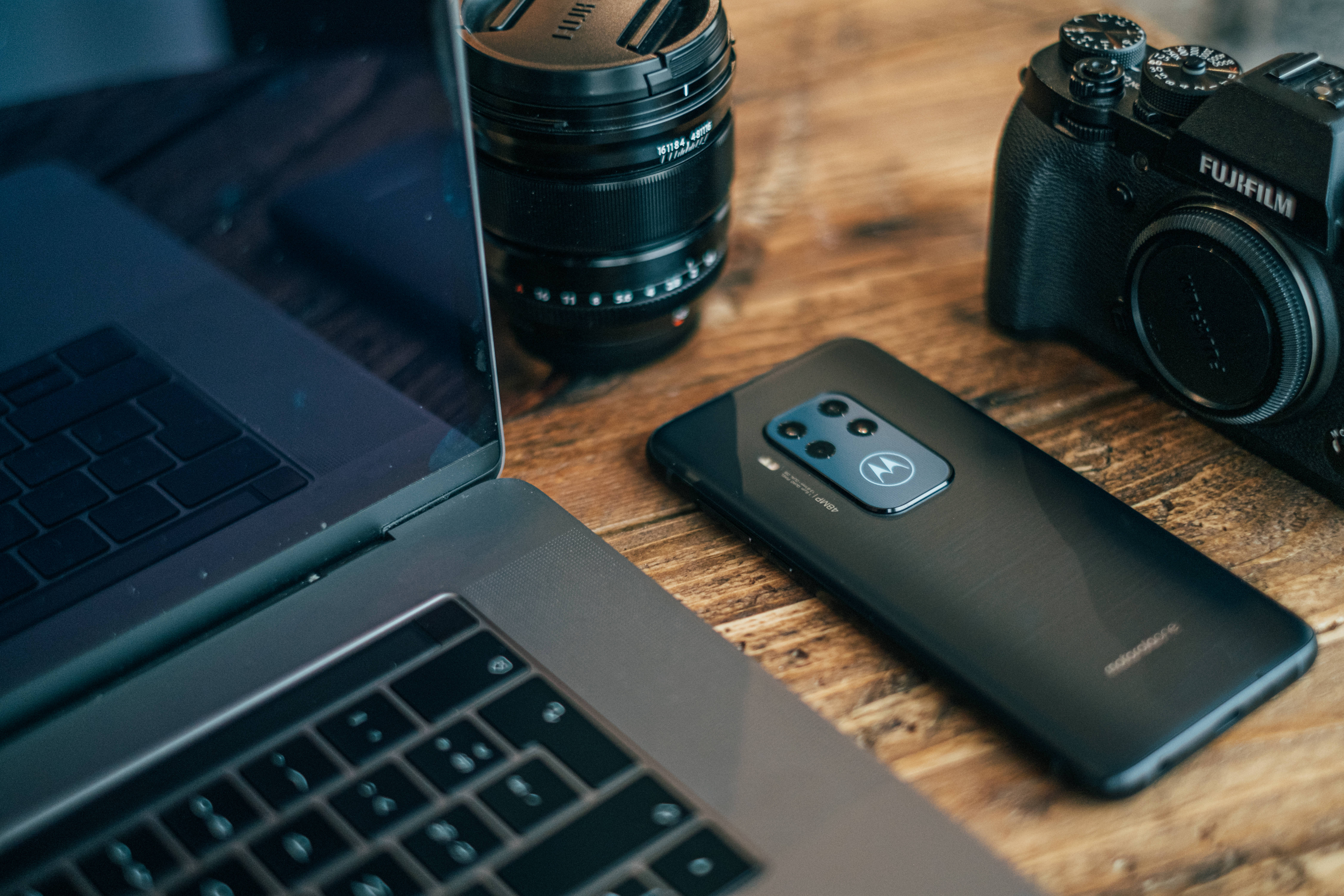 Motorola и MacBook Тапет
