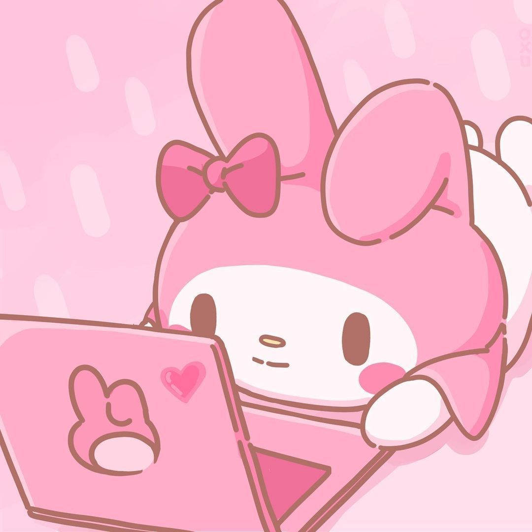 My Melody с розов лаптоп PFP Тапет
