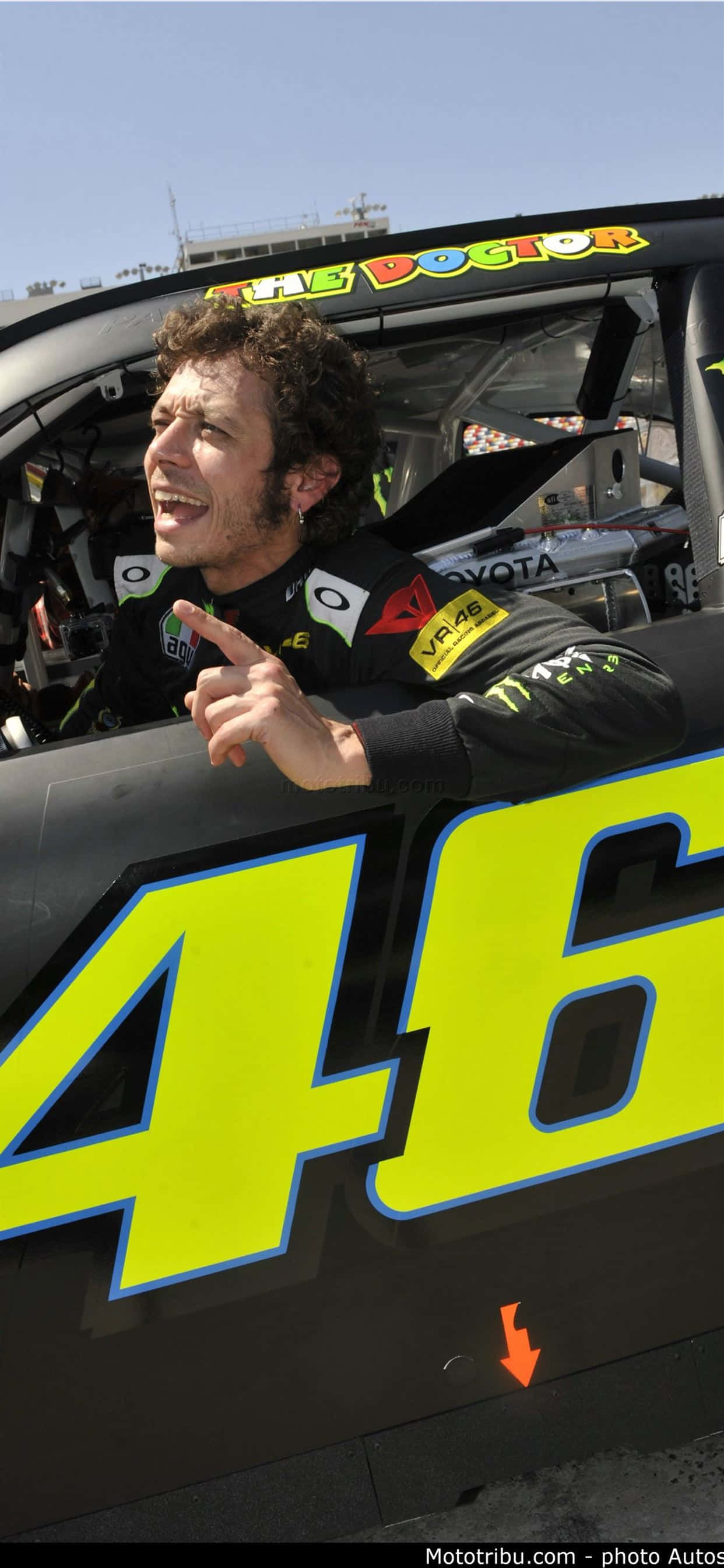 NASCAR iPhone - Вземете най-вълнуващото състезателно действие на вашите пръсти Тапет