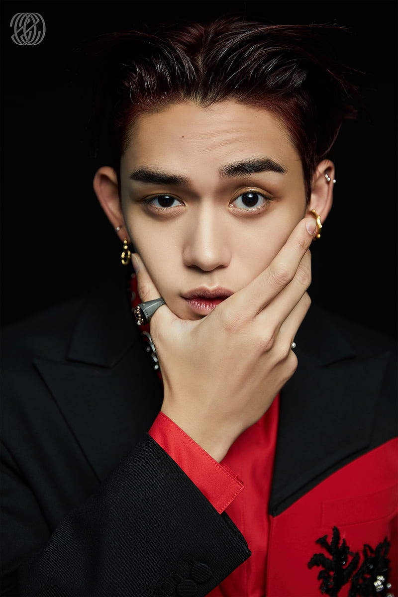 Nct Lucas с повдигнати вежди Тапет