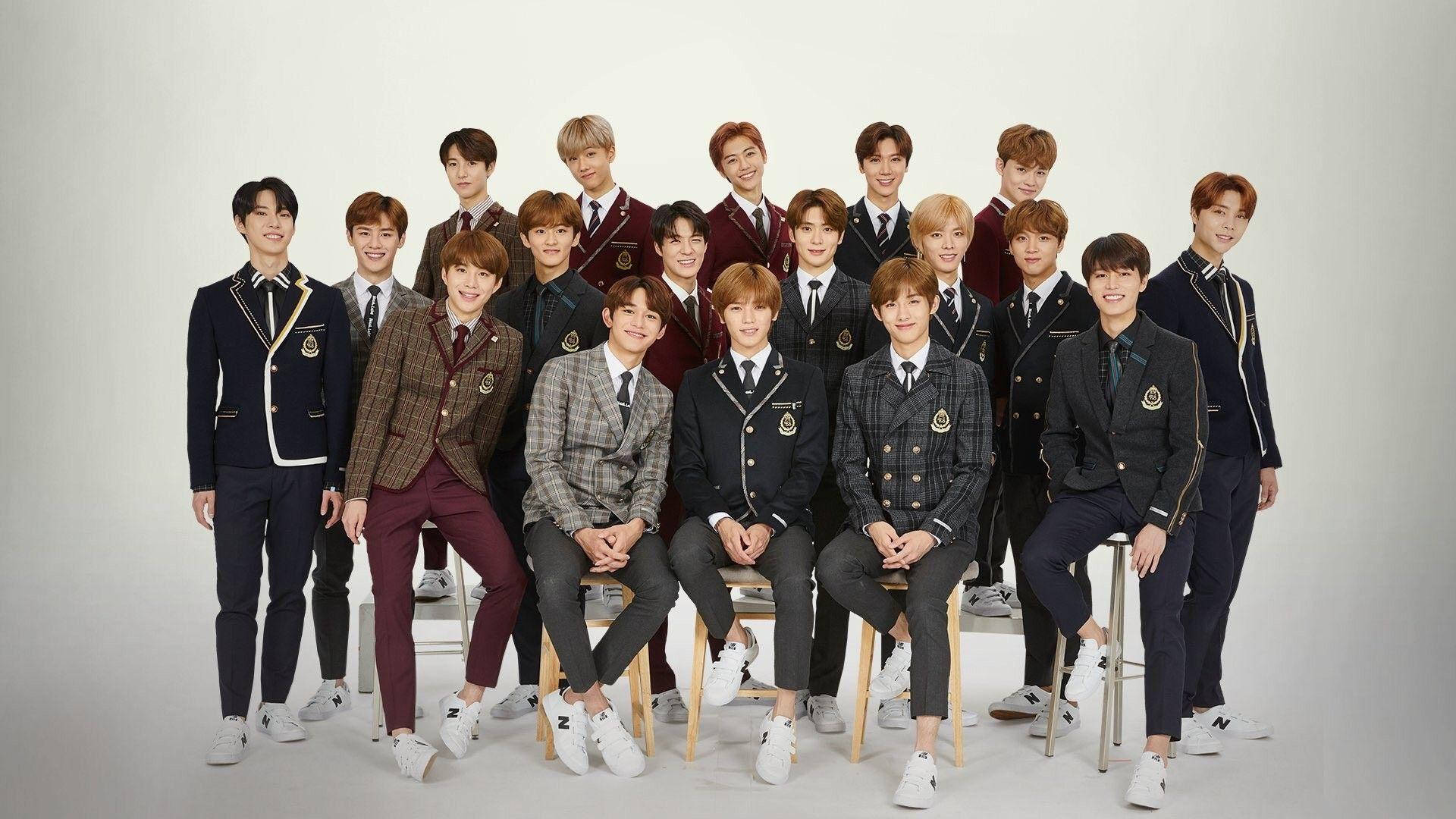 NCT Училищна униформа за компютър Тапет
