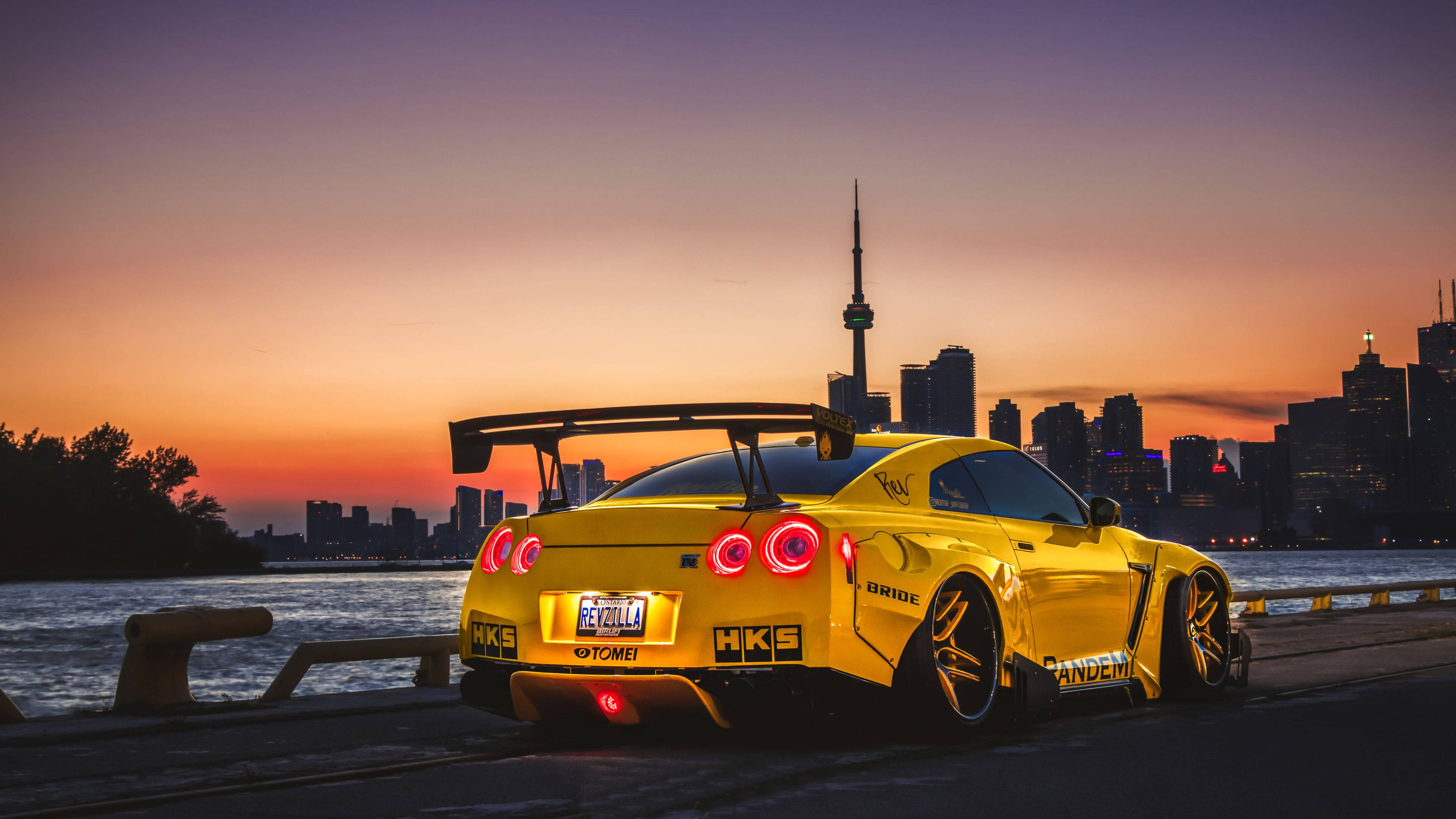 Величествен жълт Nissan GT-R в 4K качество Тапет