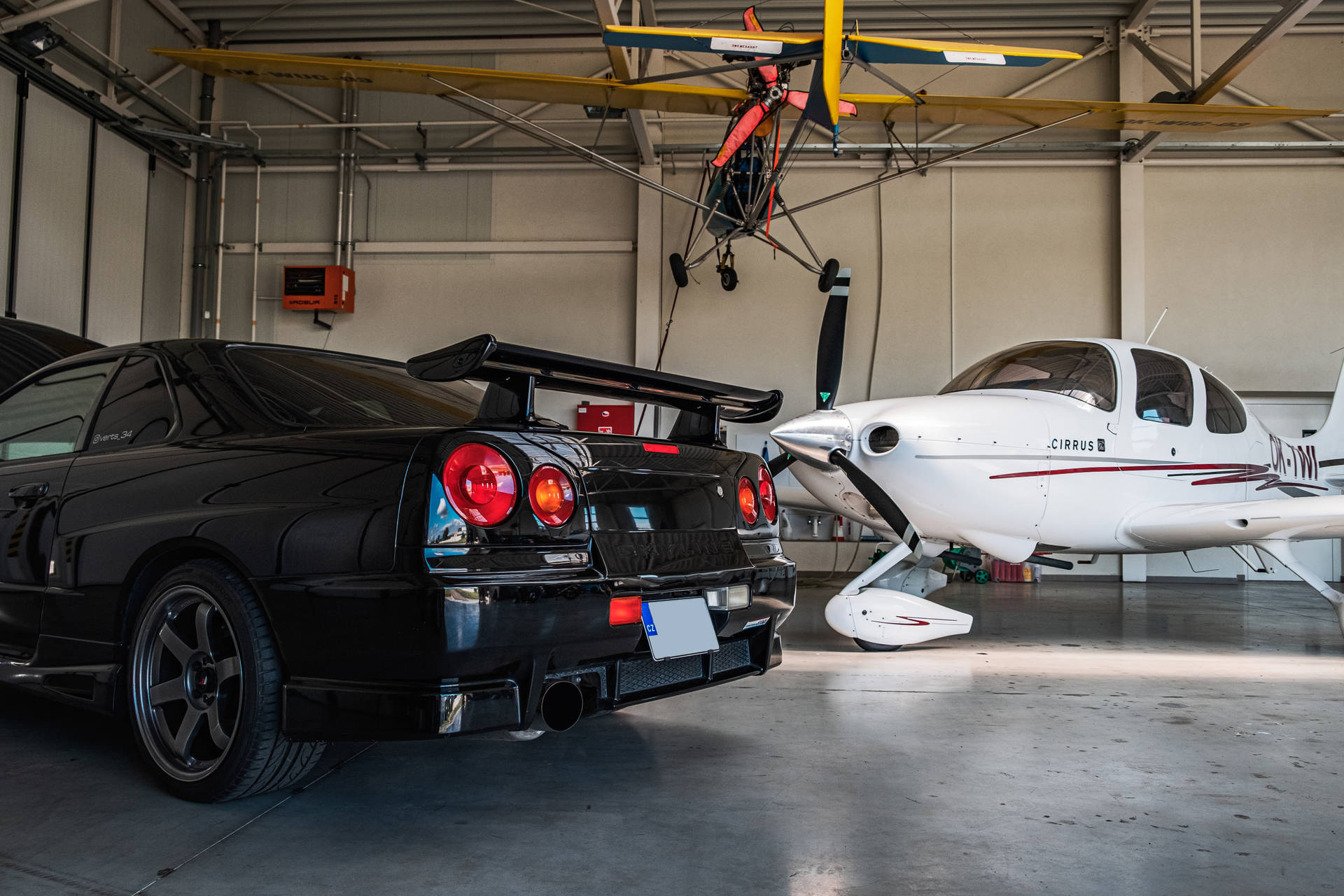 Nissan Skyline GTR R34 в хангар