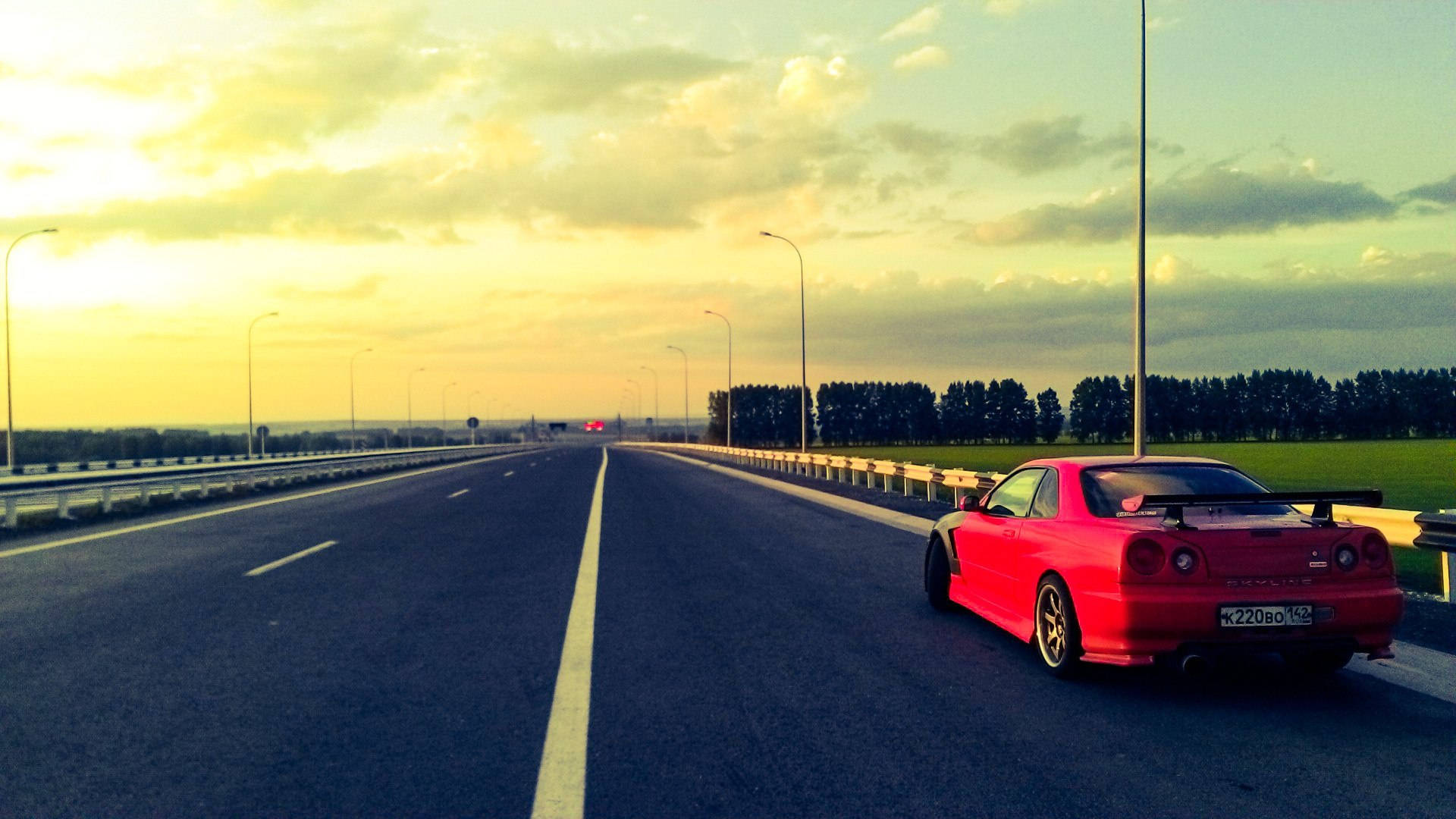 Nissan Skyline GTR R34 на път по залез Тапет