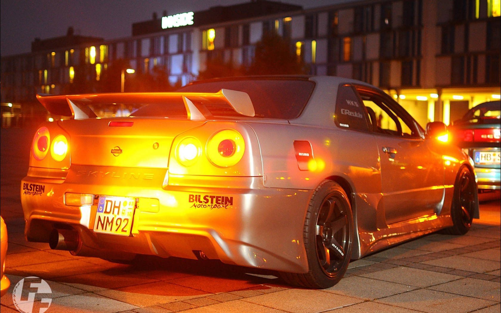 Страхотен Nissan Skyline GTR R34 Тапет