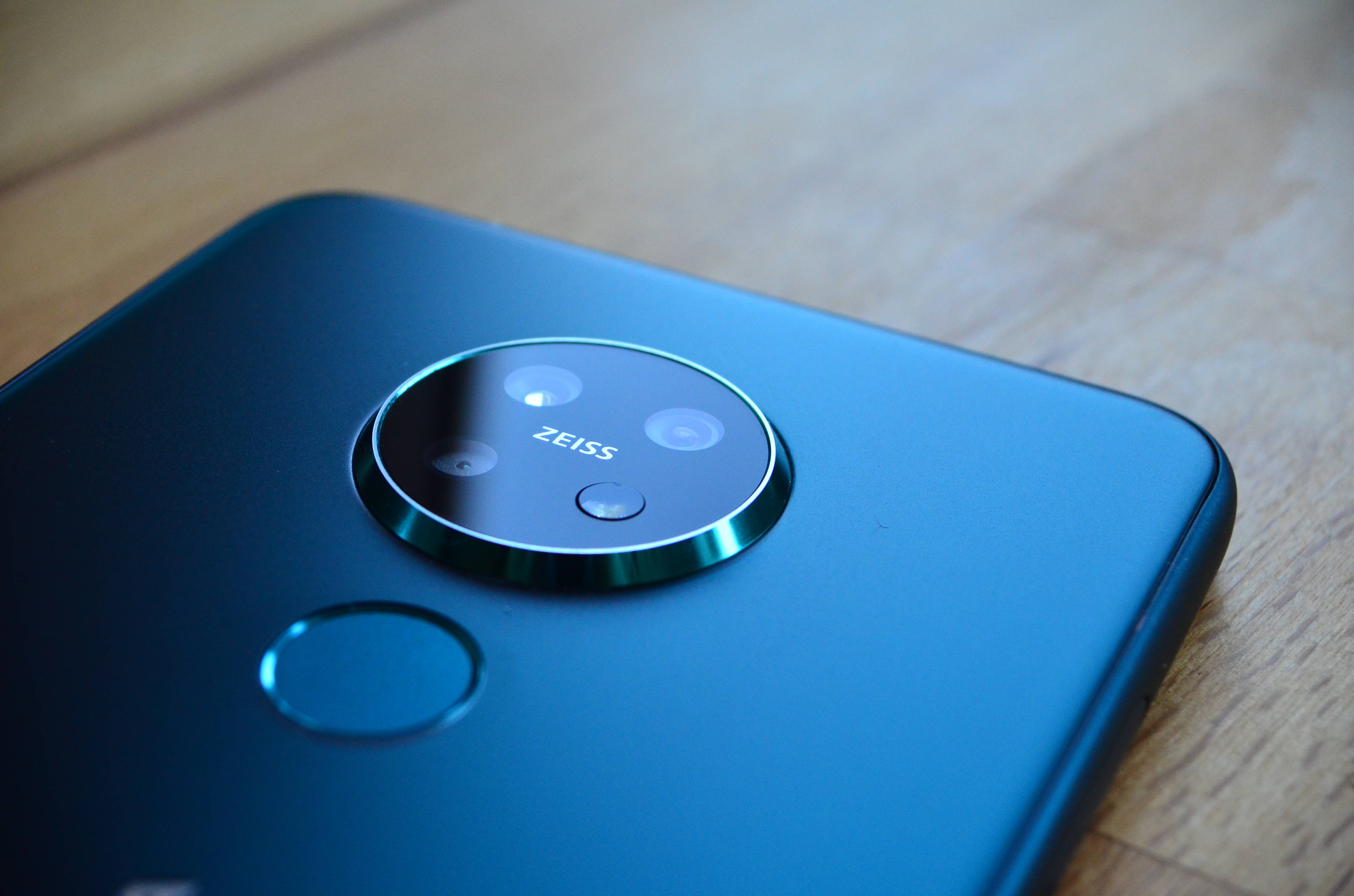 Nokia 7.2 и Zeiss обектив Тапет