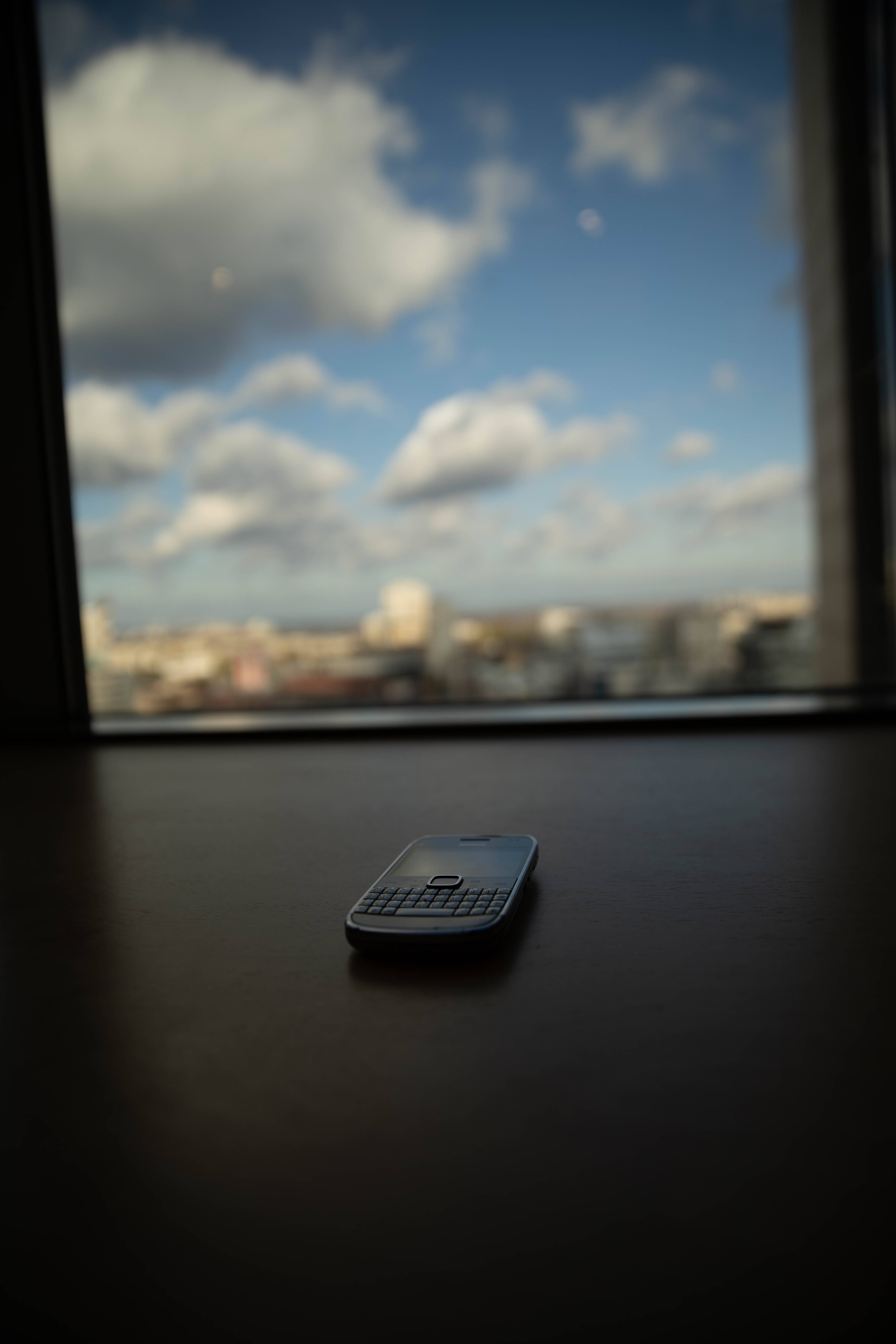 Nokia E71 облачно небе Тапет