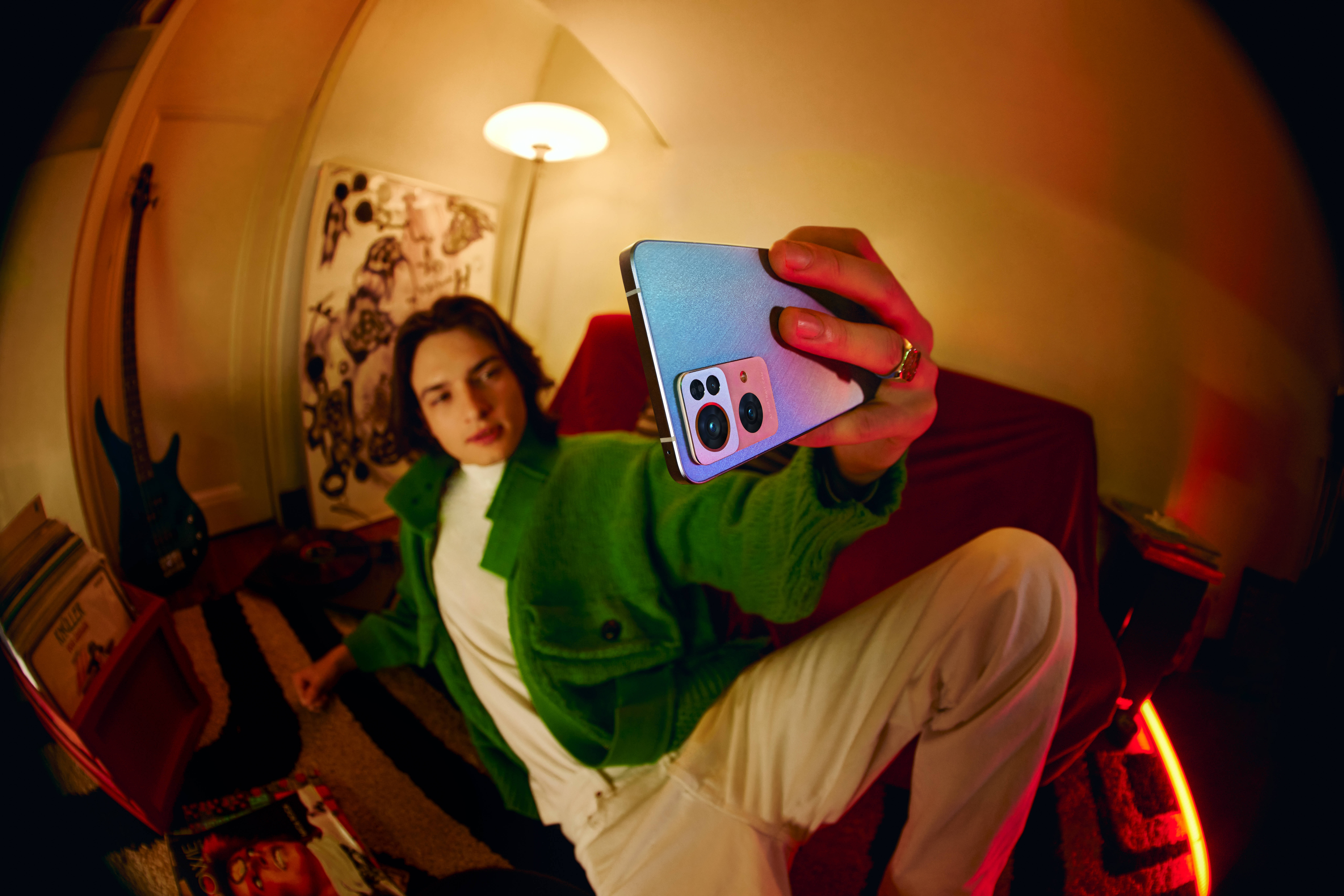 Oppo Reno7 селфи Тапет