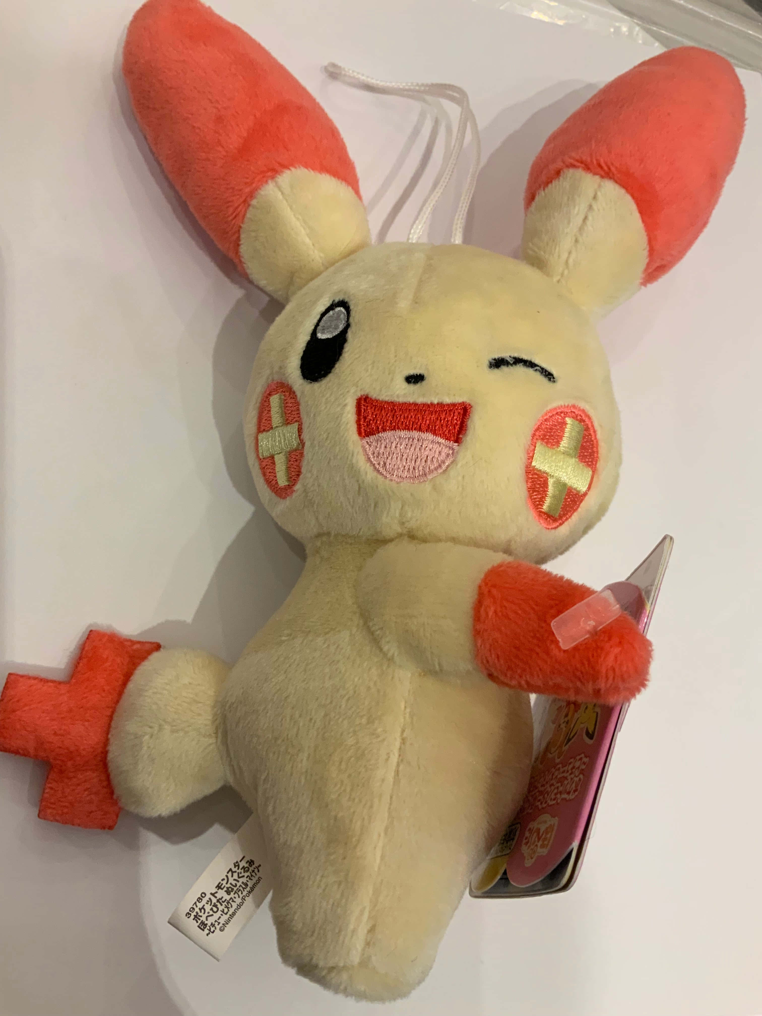 Плюшена играчка Plusle Тапет