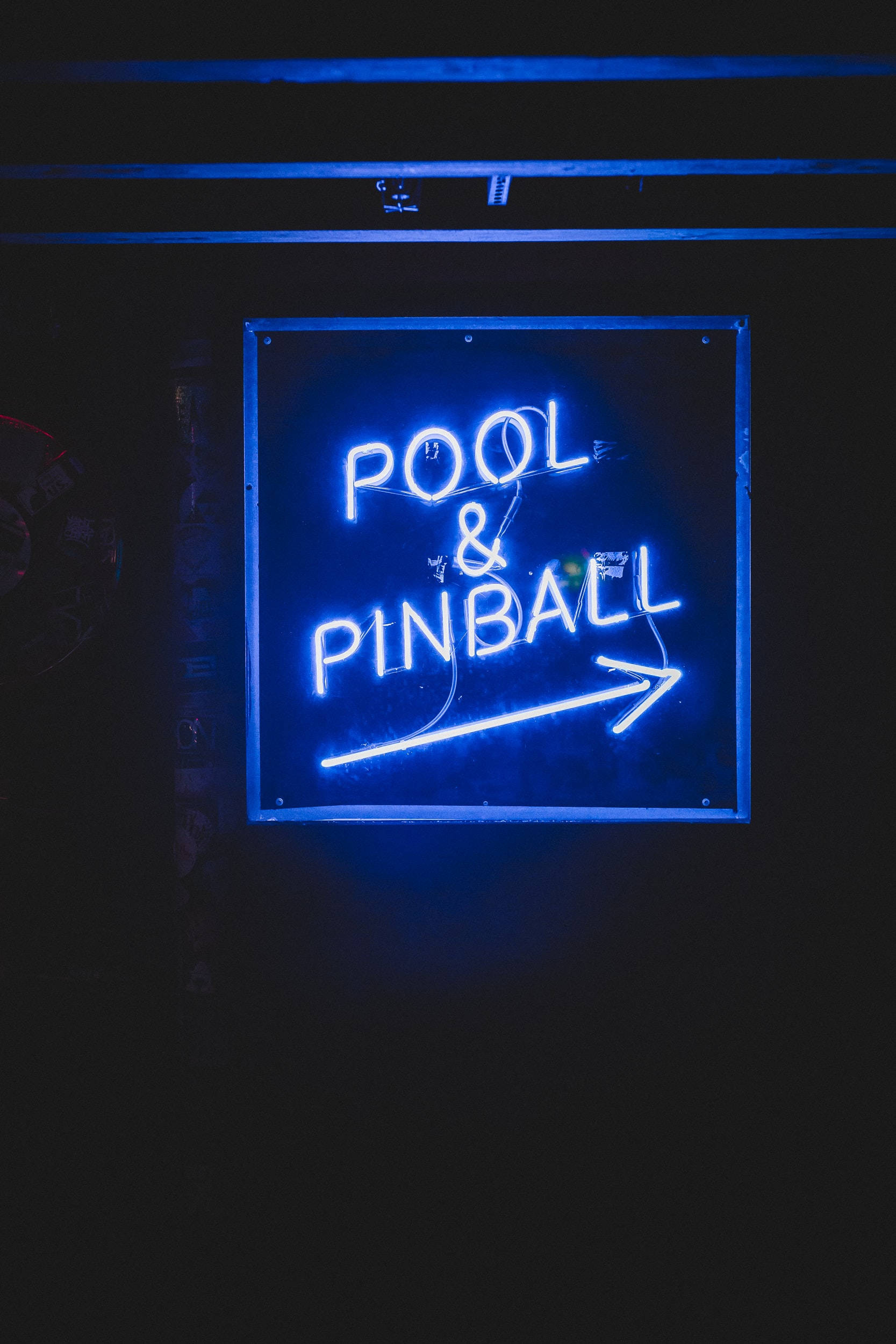 Pool & Pinball неон син iPhone Тапет