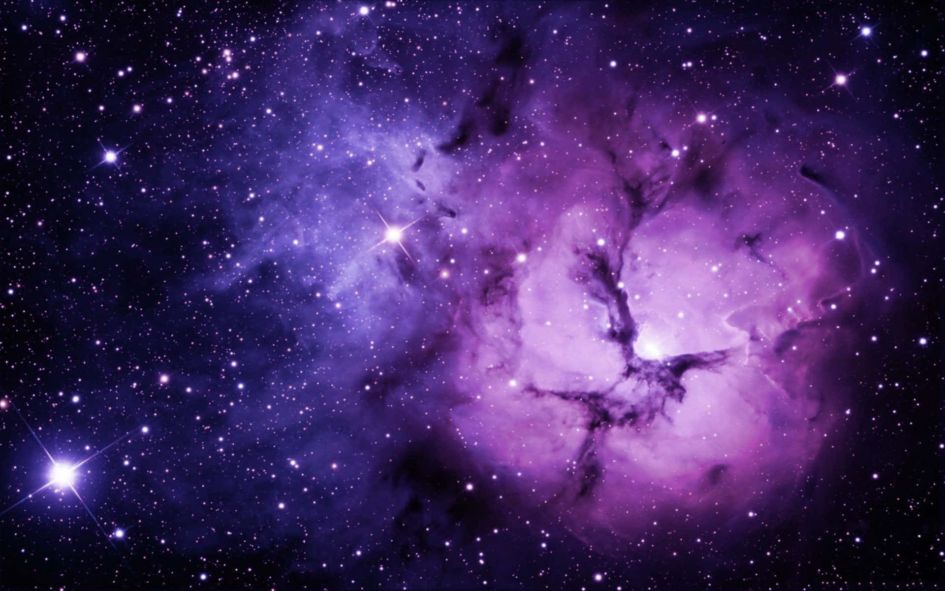 Разгледайте спиралната галактика Purple Galaxy и цялата ѝ красота. Тапет