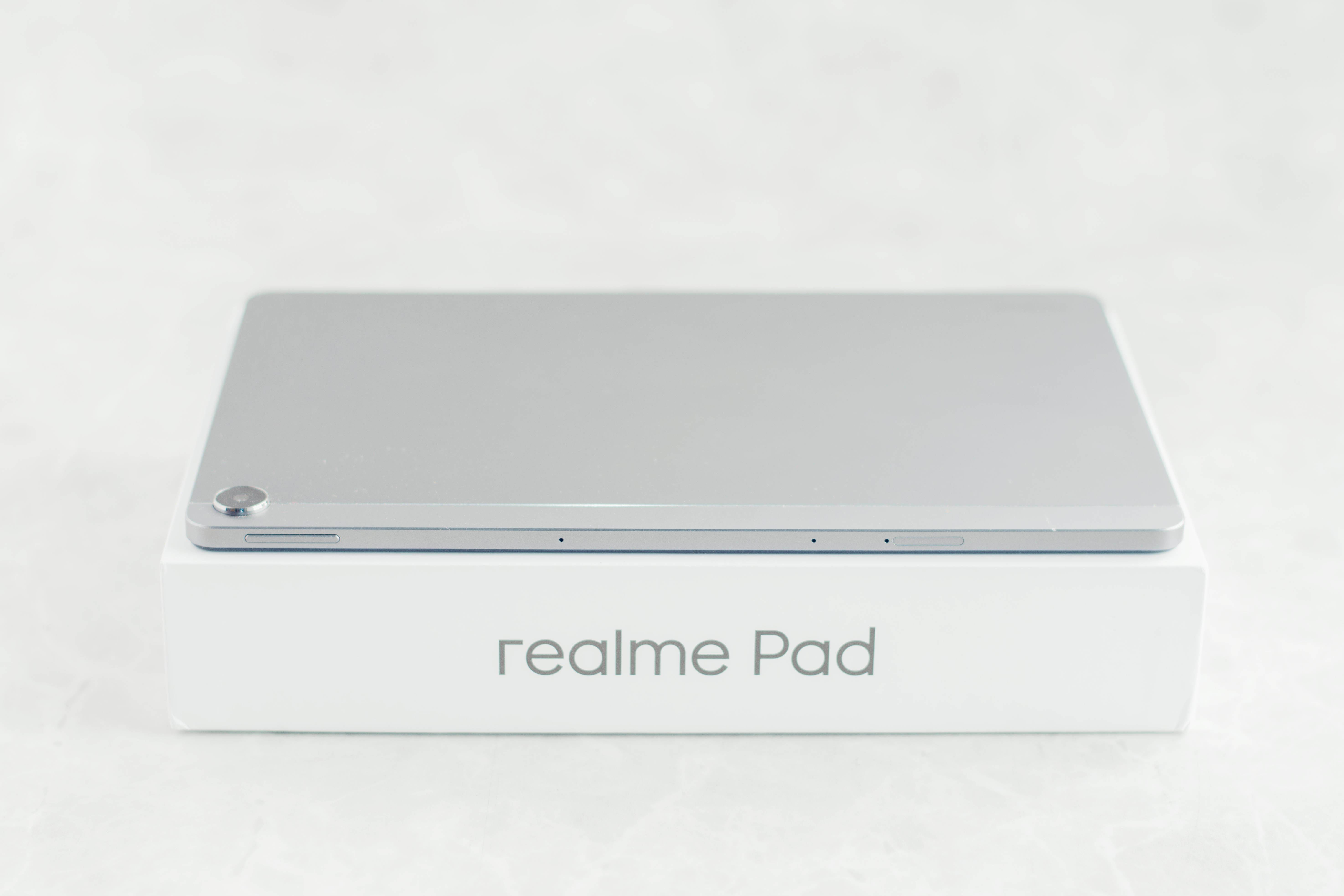 Realme Pad Сив Тапет