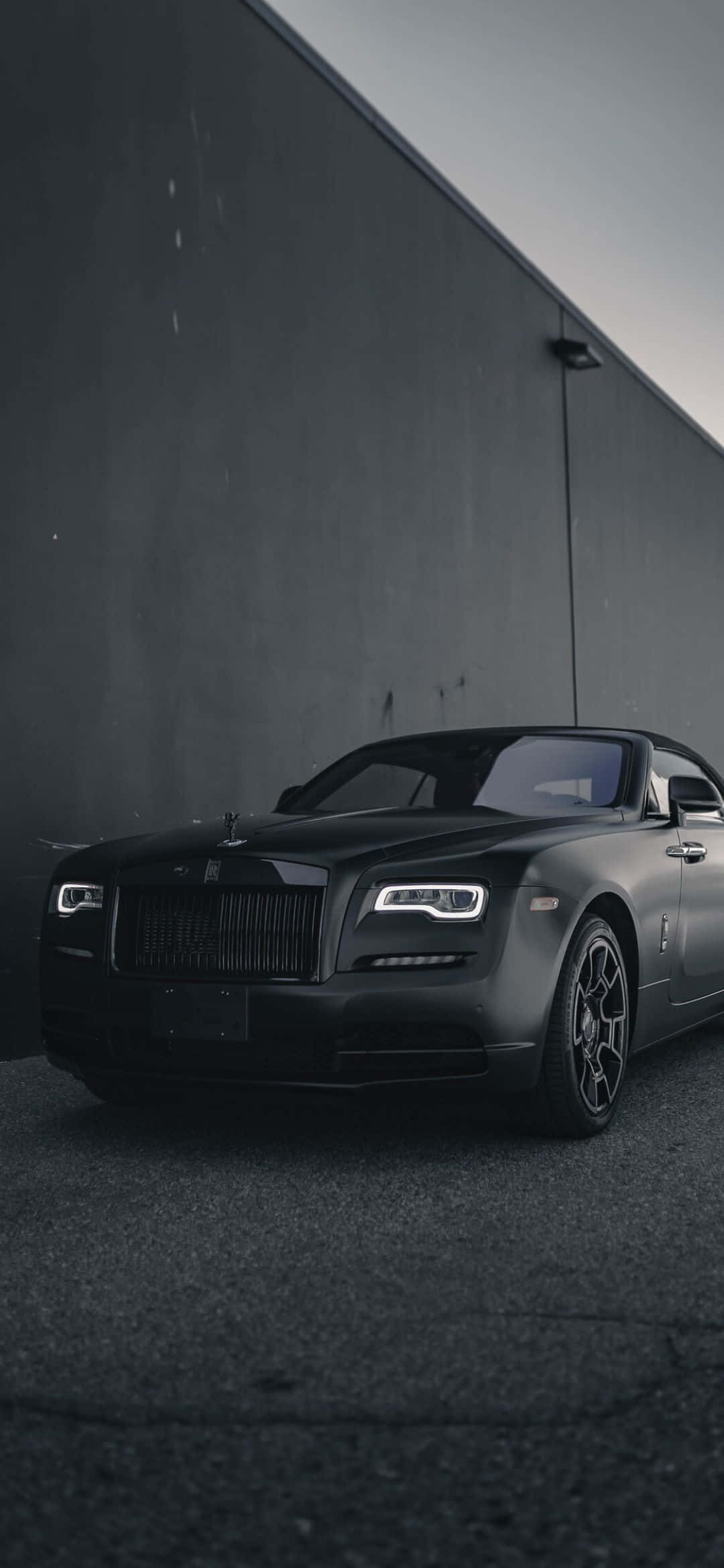 Надпис: Елегантност въплътена - Rolls Royce Phantom Тапет