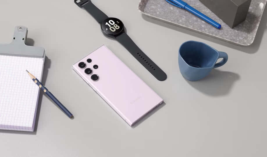 Samsung S23 Ultra в розово – работно място Тапет