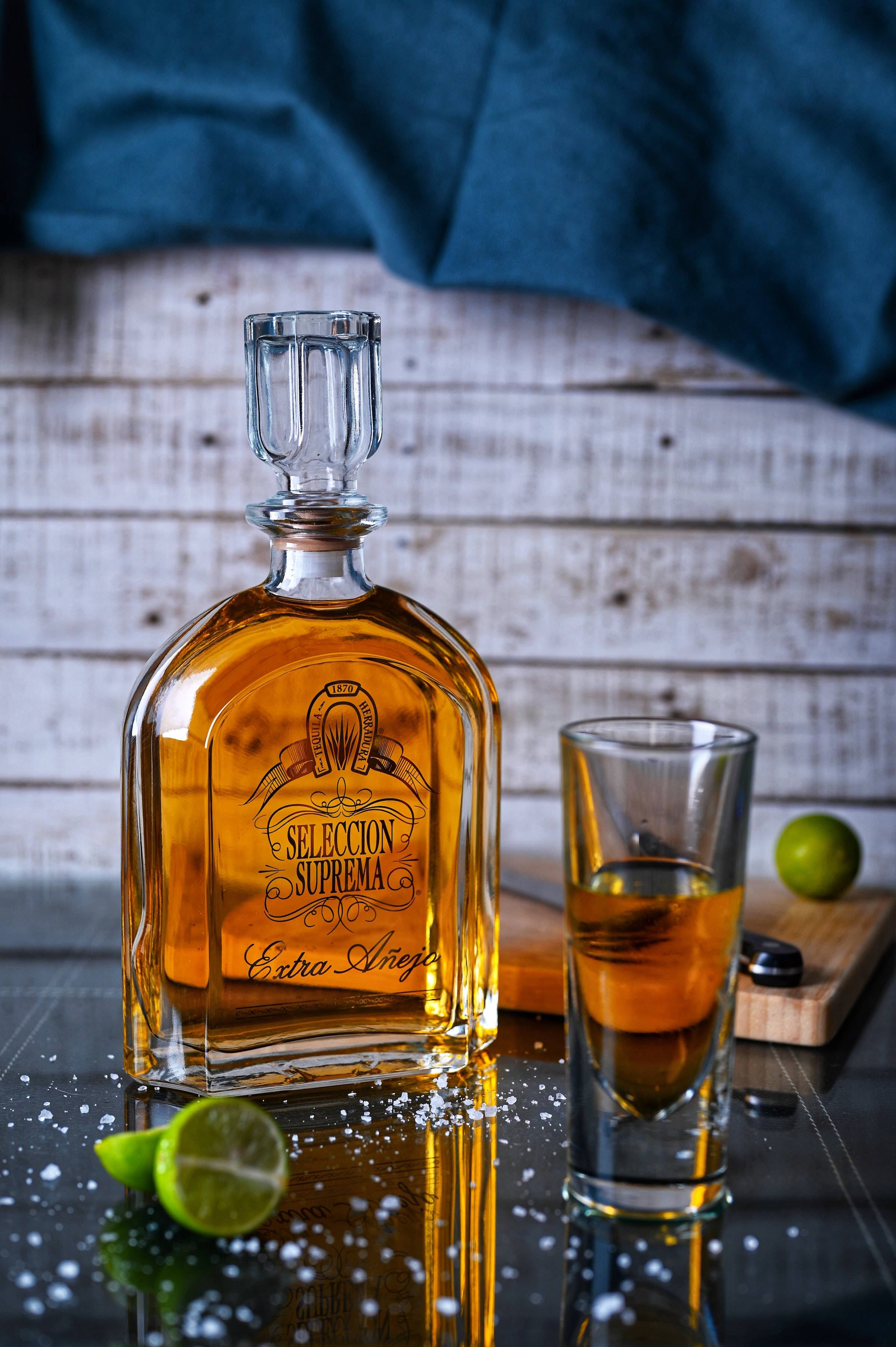 Текила Seleccion Suprema и чаша за уиски Тапет